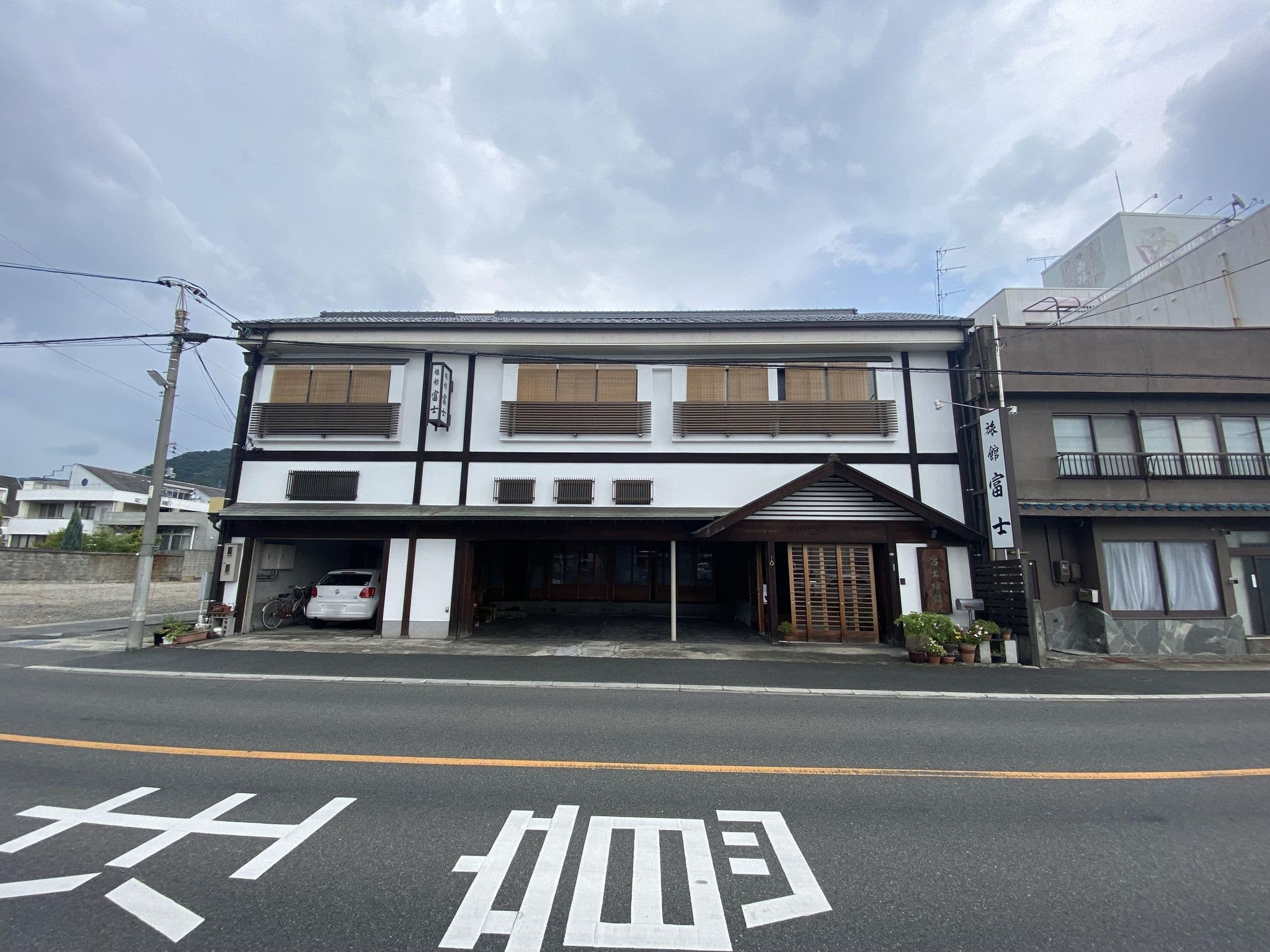 Street view near 富士旅館, Fuchūchō — © okadatsuneo (CC BY-SA · Mapillary)