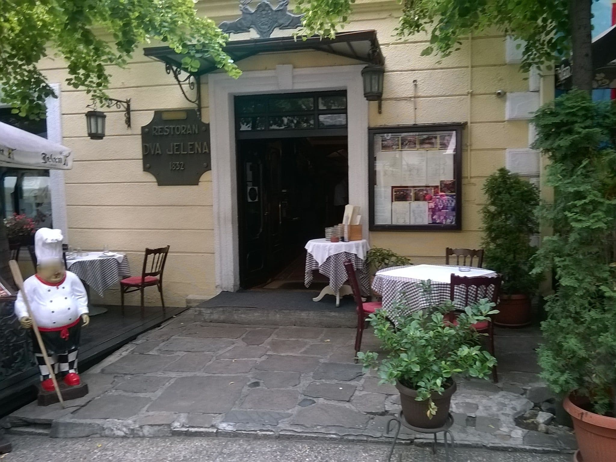 Street view near Le Petit Piaf, Belgrade