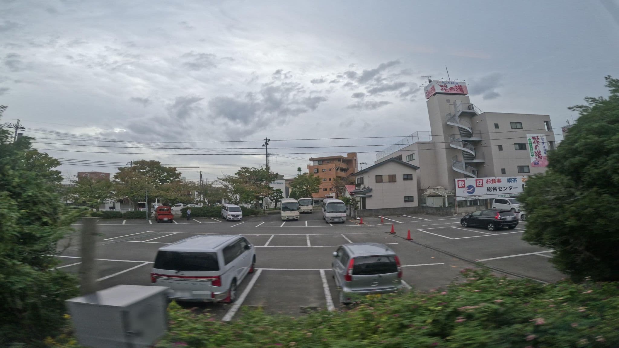 Street view near 紀三井寺温泉花の湯ガーデンホテルはやし, Kainan — © okadatsuneo (CC BY-SA · Mapillary)