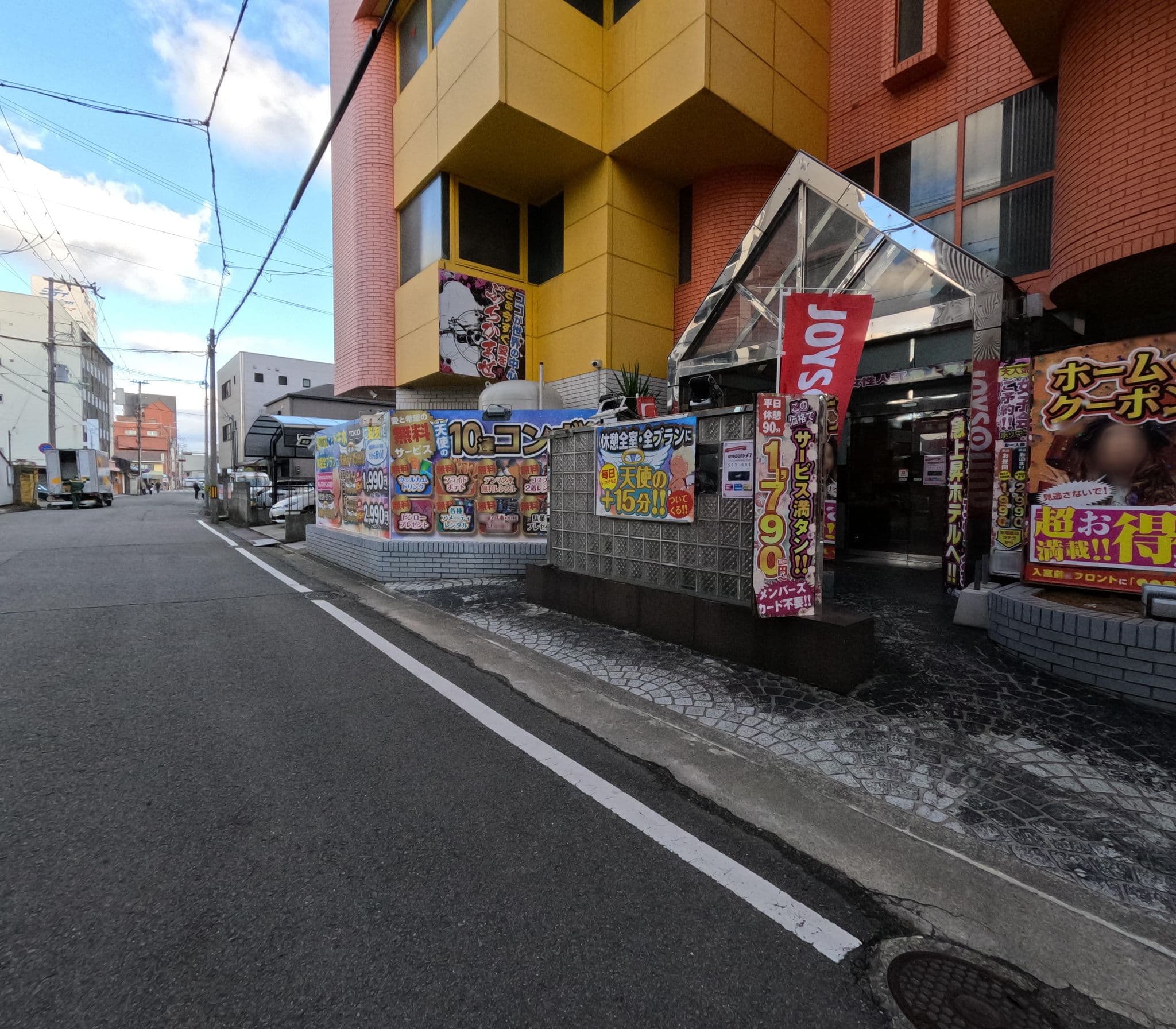 Street view near ホテルフローレンス, Wakayama — © okadatsuneo (CC BY-SA · Mapillary)