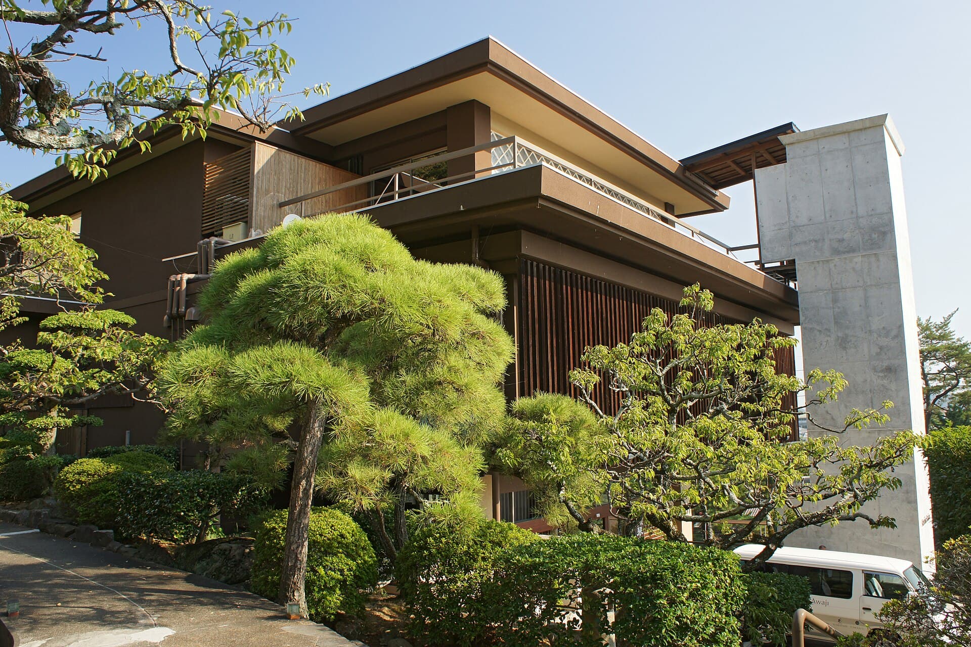 琴平花壇 (Kotohira Kadan) (via Wikimedia Commons, CC BY 2.5)