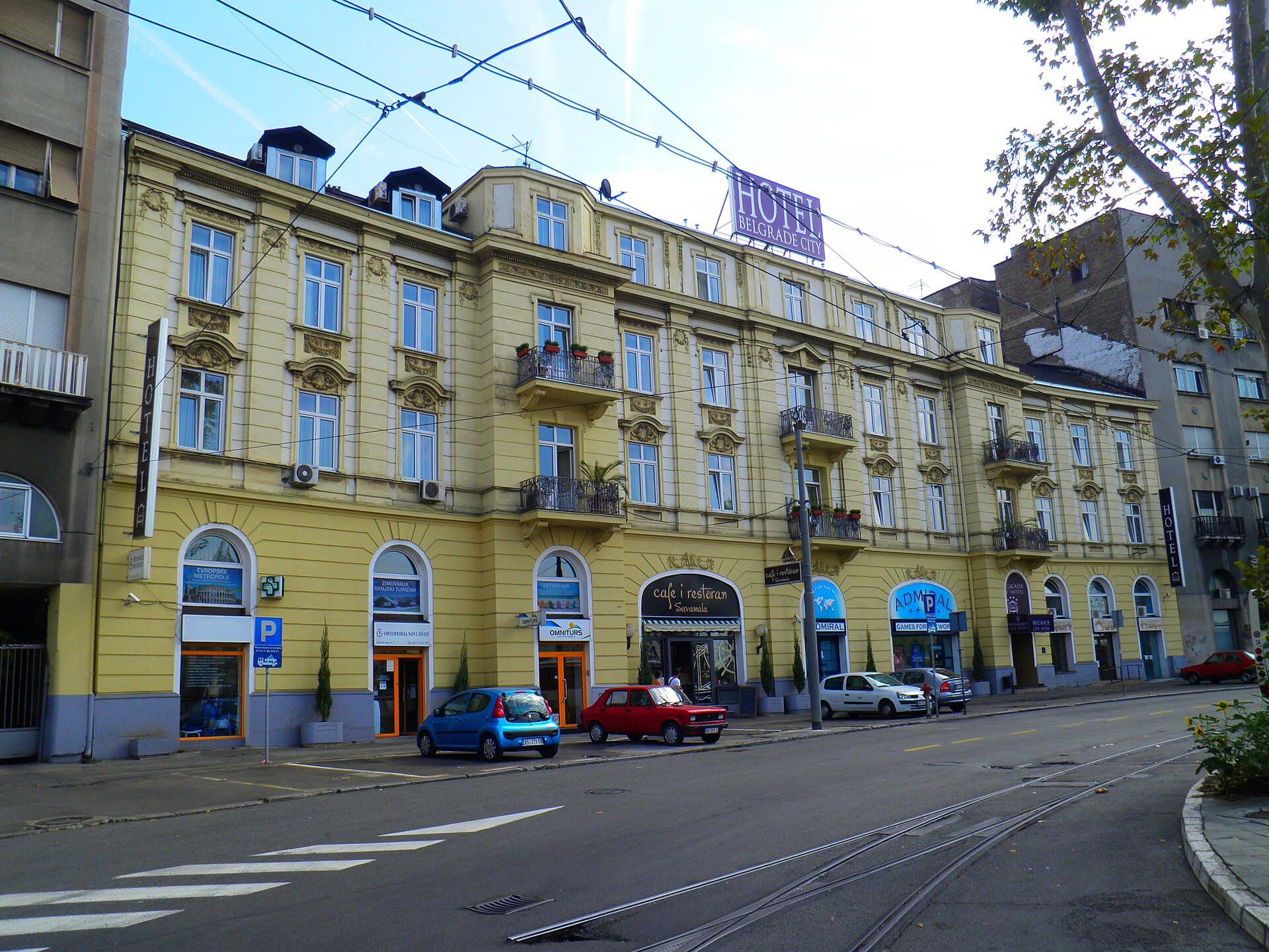 Belgrade City Hotel (via Wikimedia Commons, CC BY 3.0)