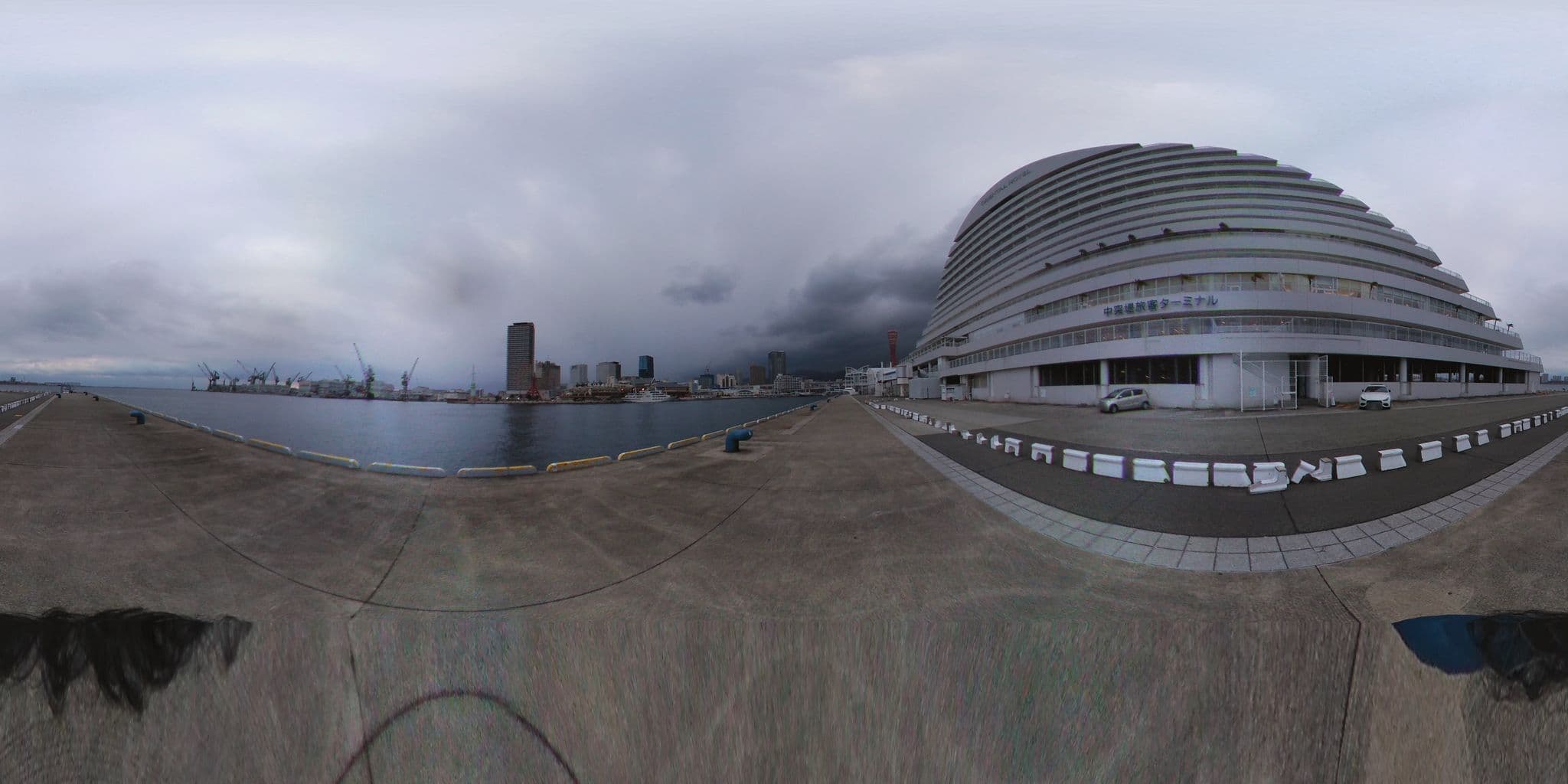 Street view near 神戸メリケンパークオリエンタルホテル (Meriken Park Oriental Hotel), Kobe — © jmmapiranger (CC BY-SA · Mapillary)
