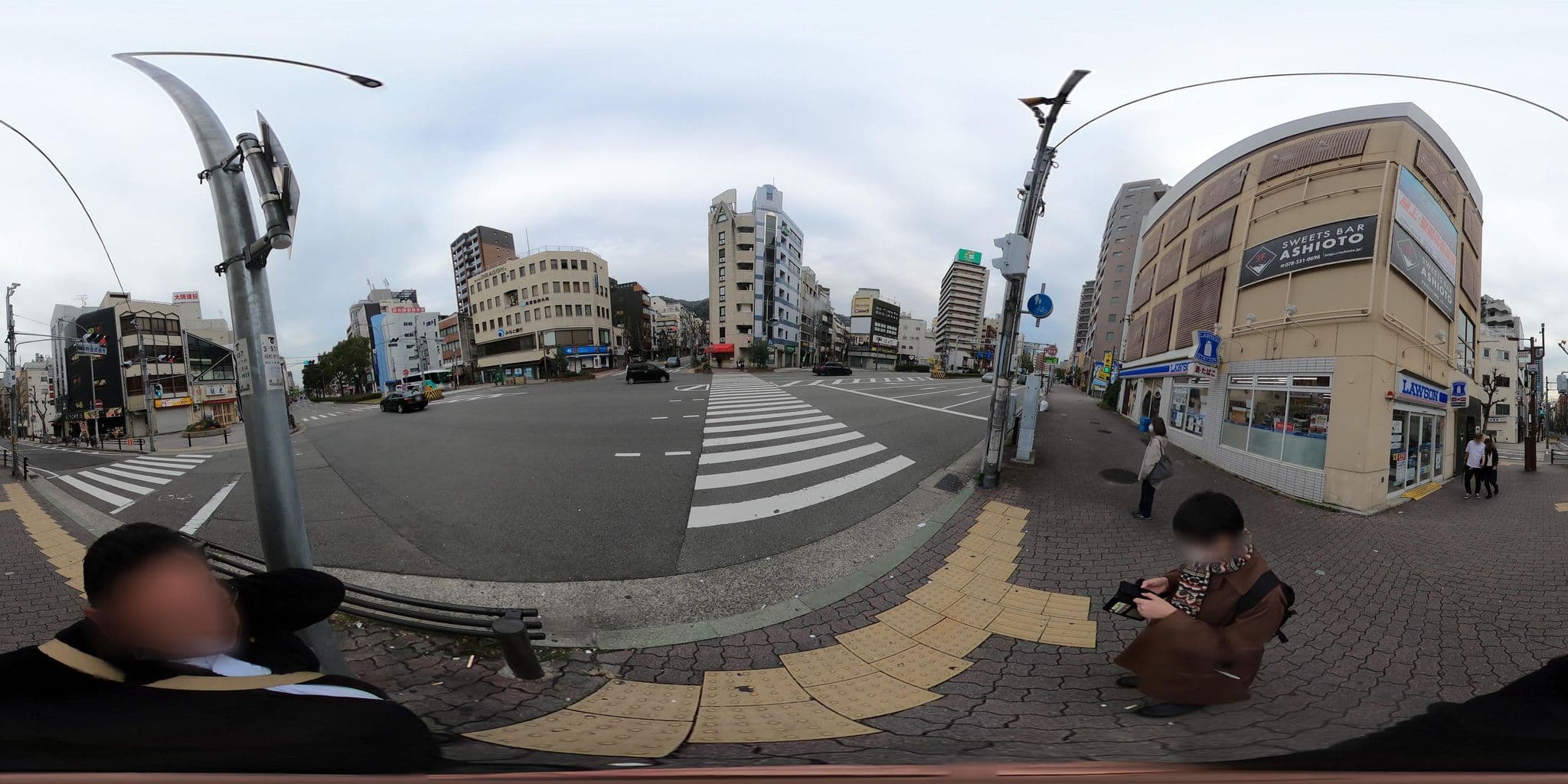 Street view near Peanuts Hotel, Kobe — © loglogy (CC BY-SA · Mapillary)