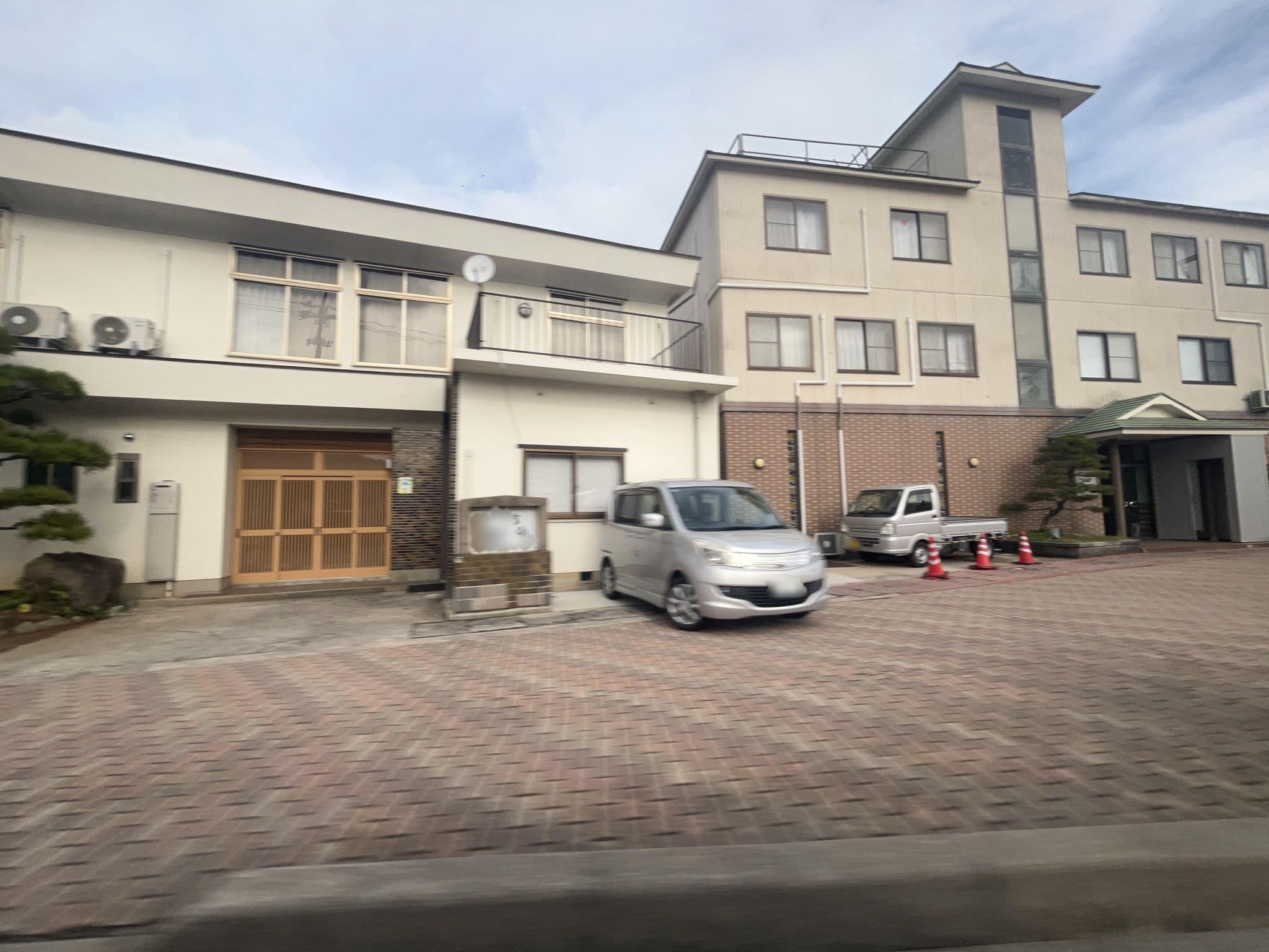 Street view near アイランドホテル しまじ, Nishida — © skrt1172 (CC BY-SA · Mapillary)