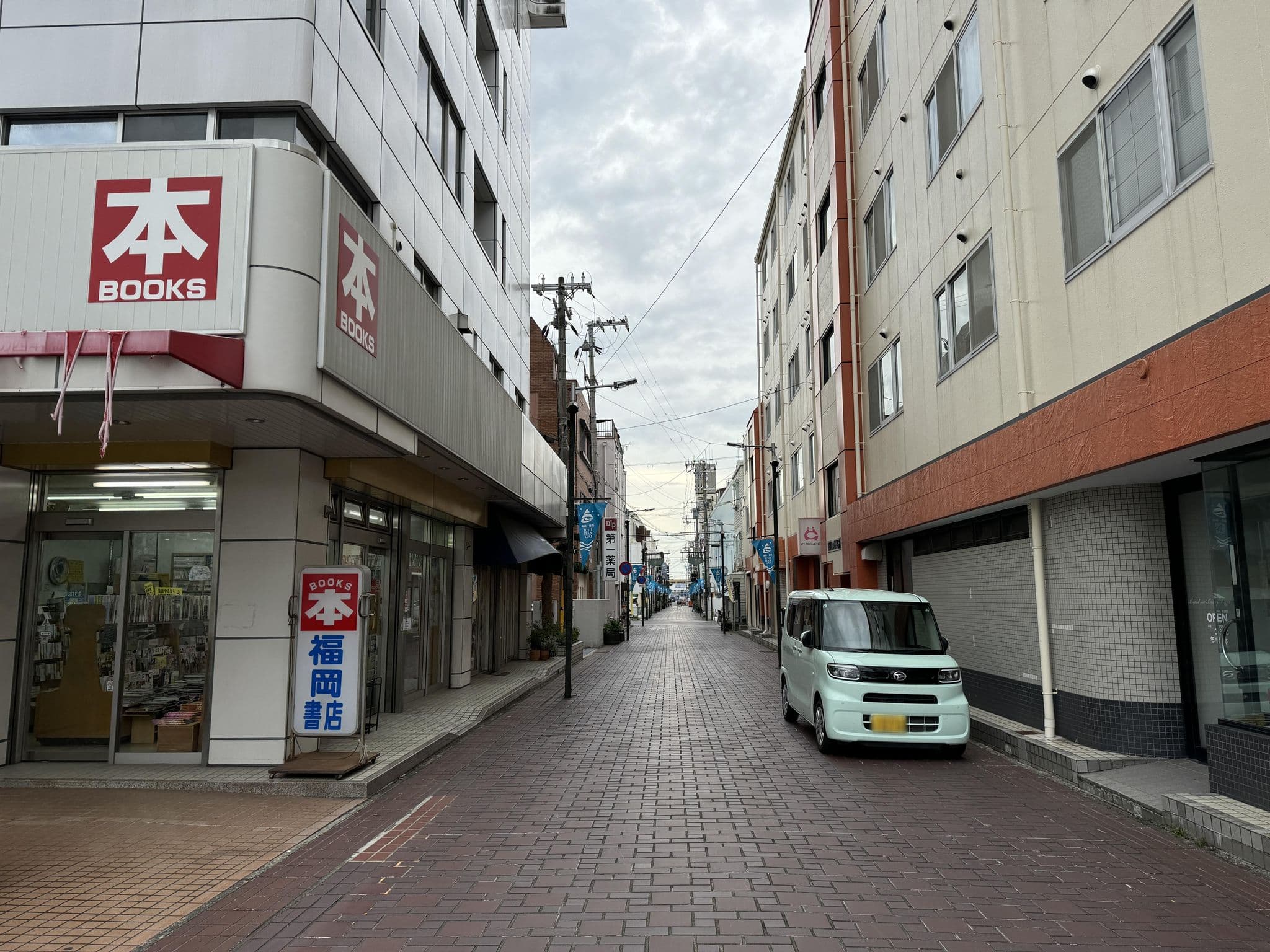 Street view near ビジネスホテル カンヌ海南, Kainan — © okadatsuneo (CC BY-SA · Mapillary)