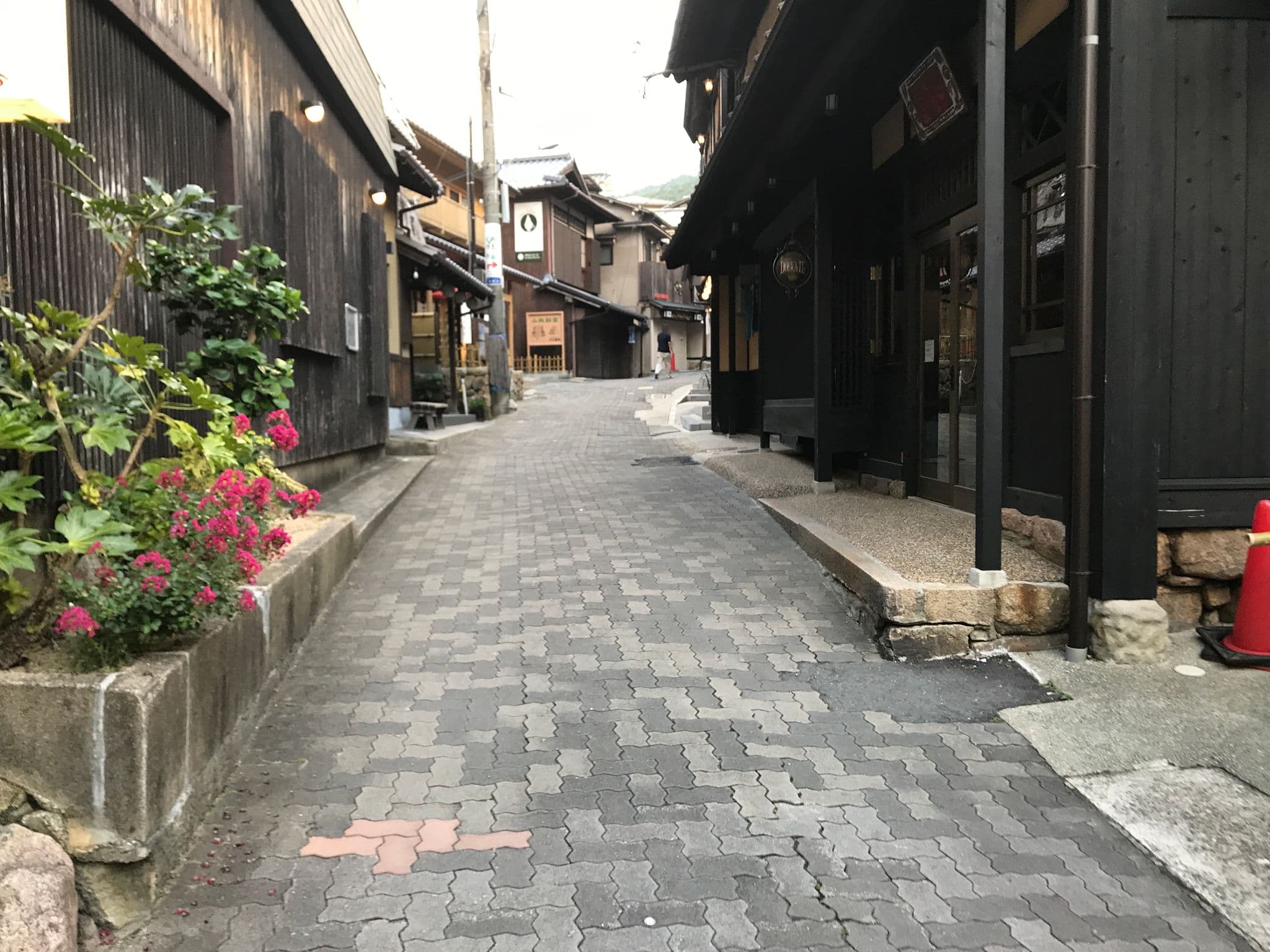 Street view near 有馬小宿 八多屋, Ashiya — © yaritsusozai (CC BY-SA · Mapillary)