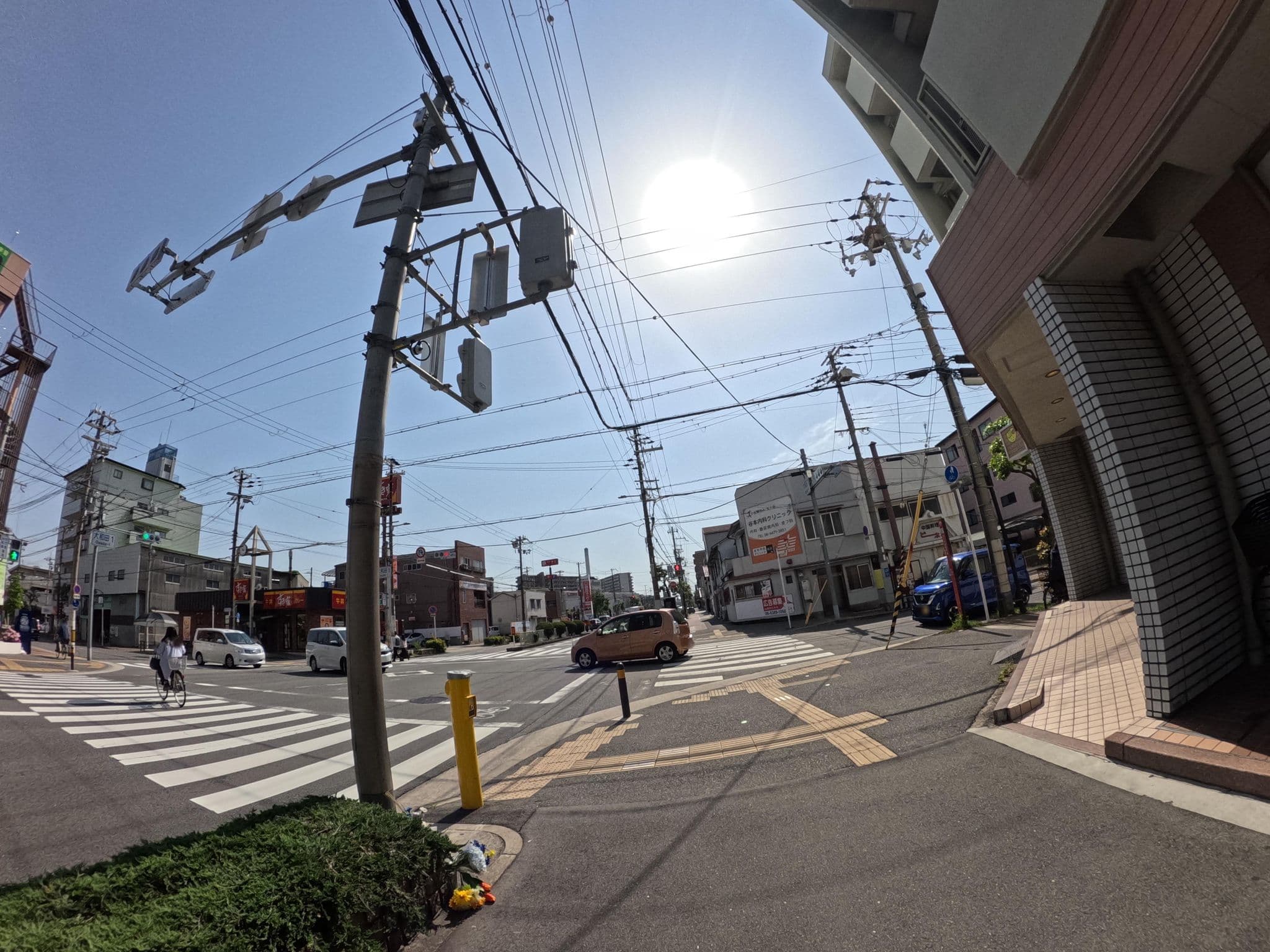 Street view near Moosa's Guest House, Ebie — © bigbombers (CC BY-SA · Mapillary)