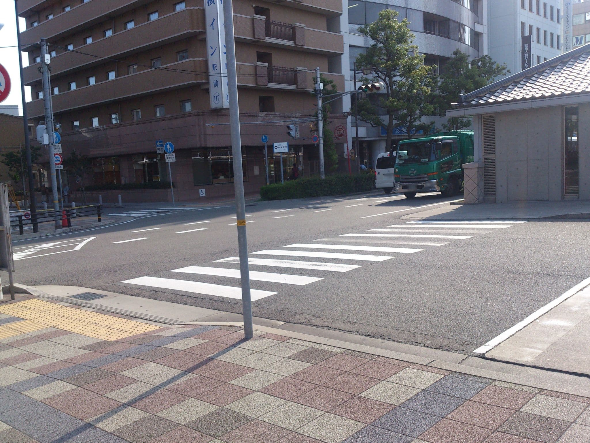 Street view near 東横イン 阪神尼崎駅前, Amagasaki — © higa4 (CC BY-SA · Mapillary)