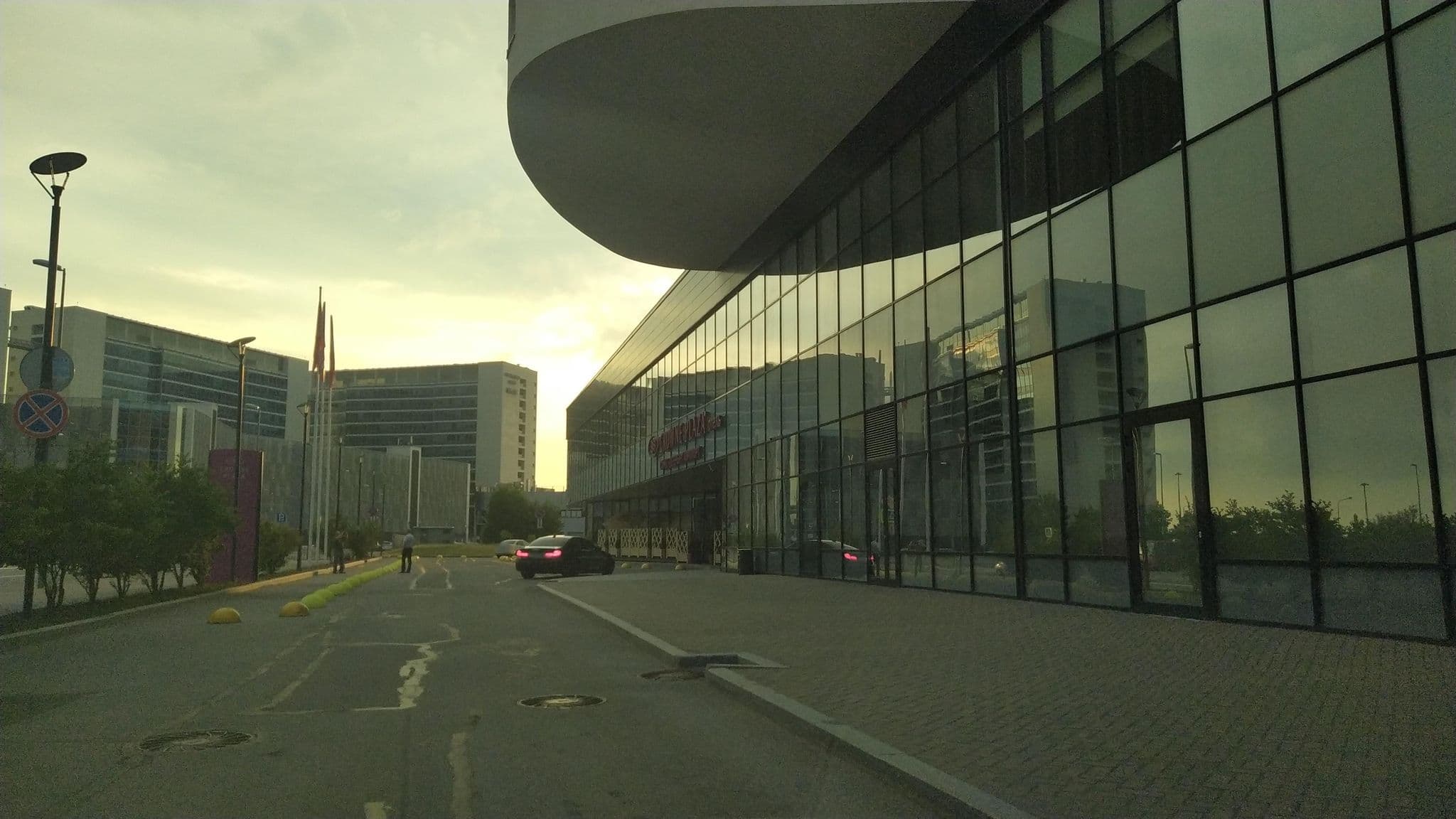 Street view near Crowne Plaza, Shushary — © ser9ei999 (CC BY-SA · Mapillary)