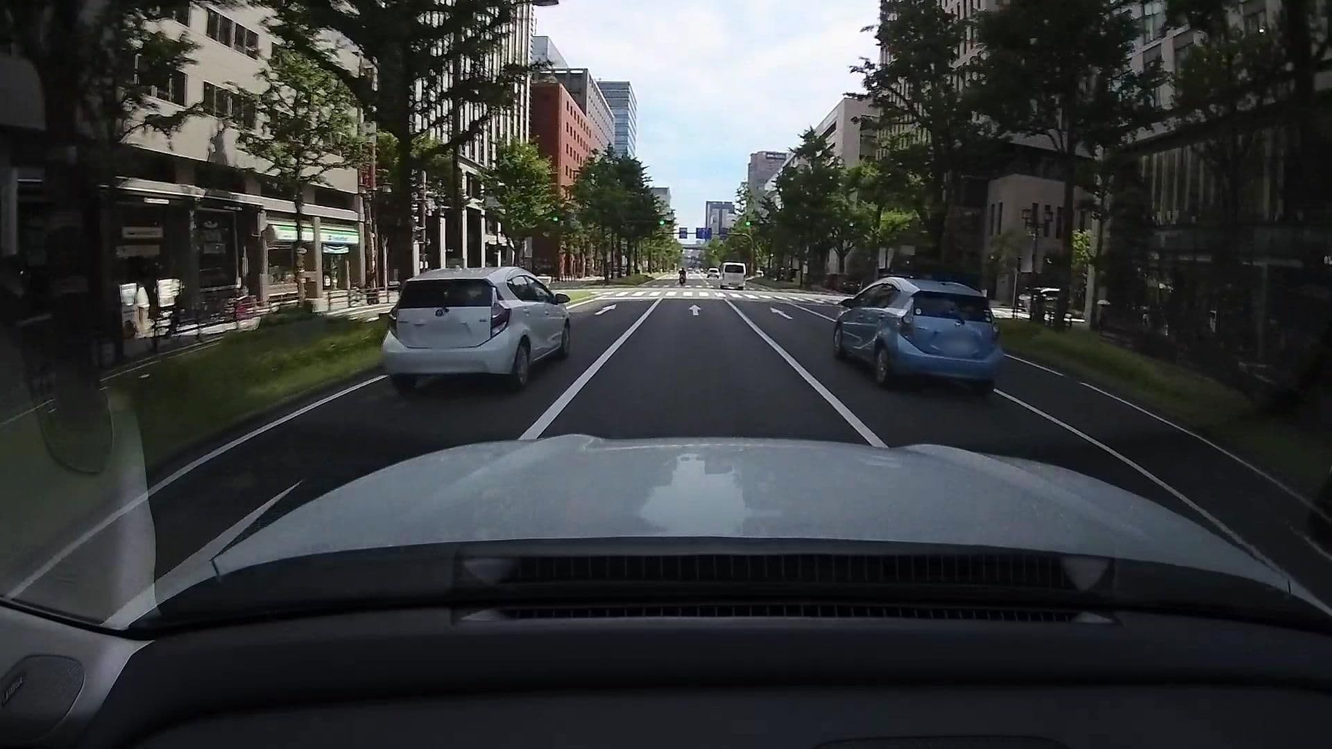 Street view near ザ ロイヤルパークホテル アイコニック大阪御堂筋, Osaka — © osapon (CC BY-SA · Mapillary)