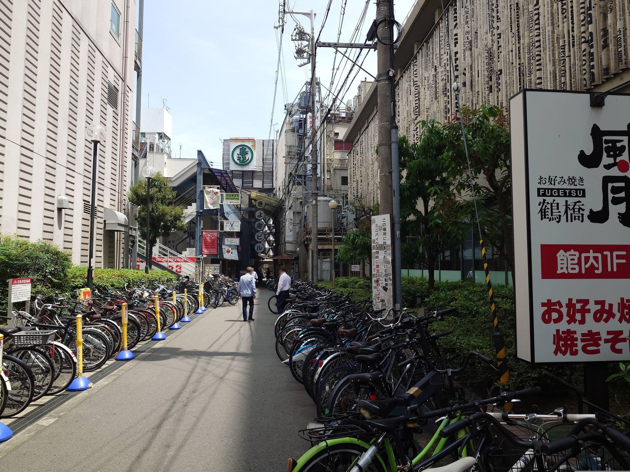 Street view near なんばオリエンタルホテル, Ajiharacho — © BladesOfSin (CC BY-SA · Mapillary)