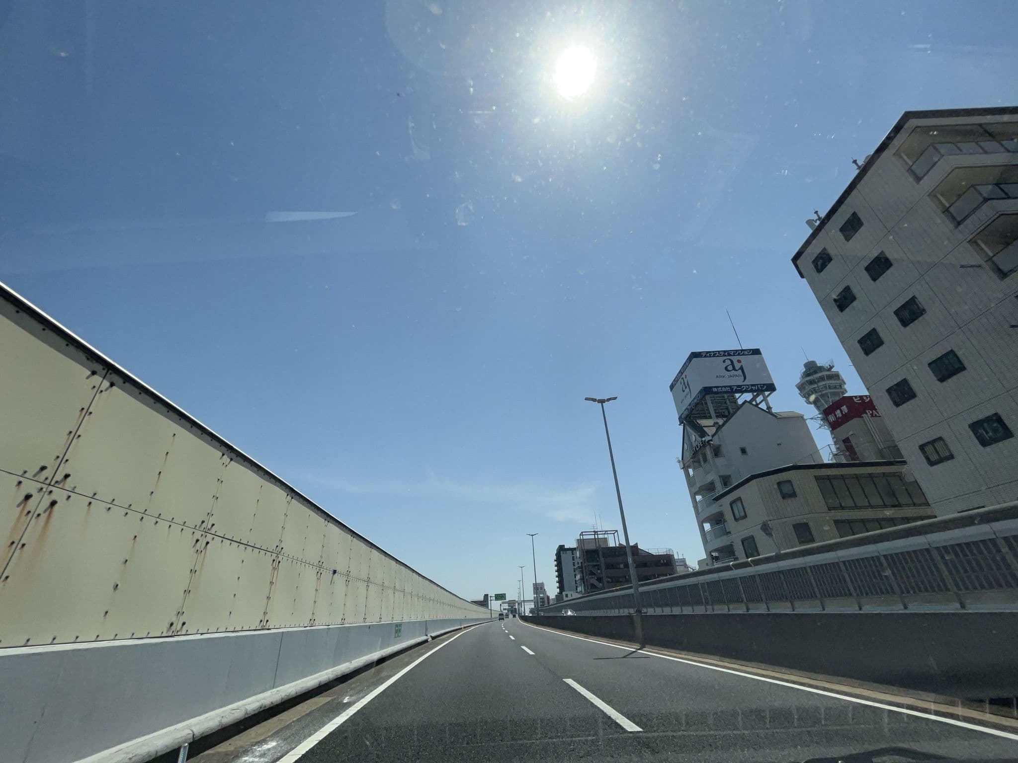 Street view near Tour Palace / 투어 팰리스, Ajiharacho — © bigbombers (CC BY-SA · Mapillary)