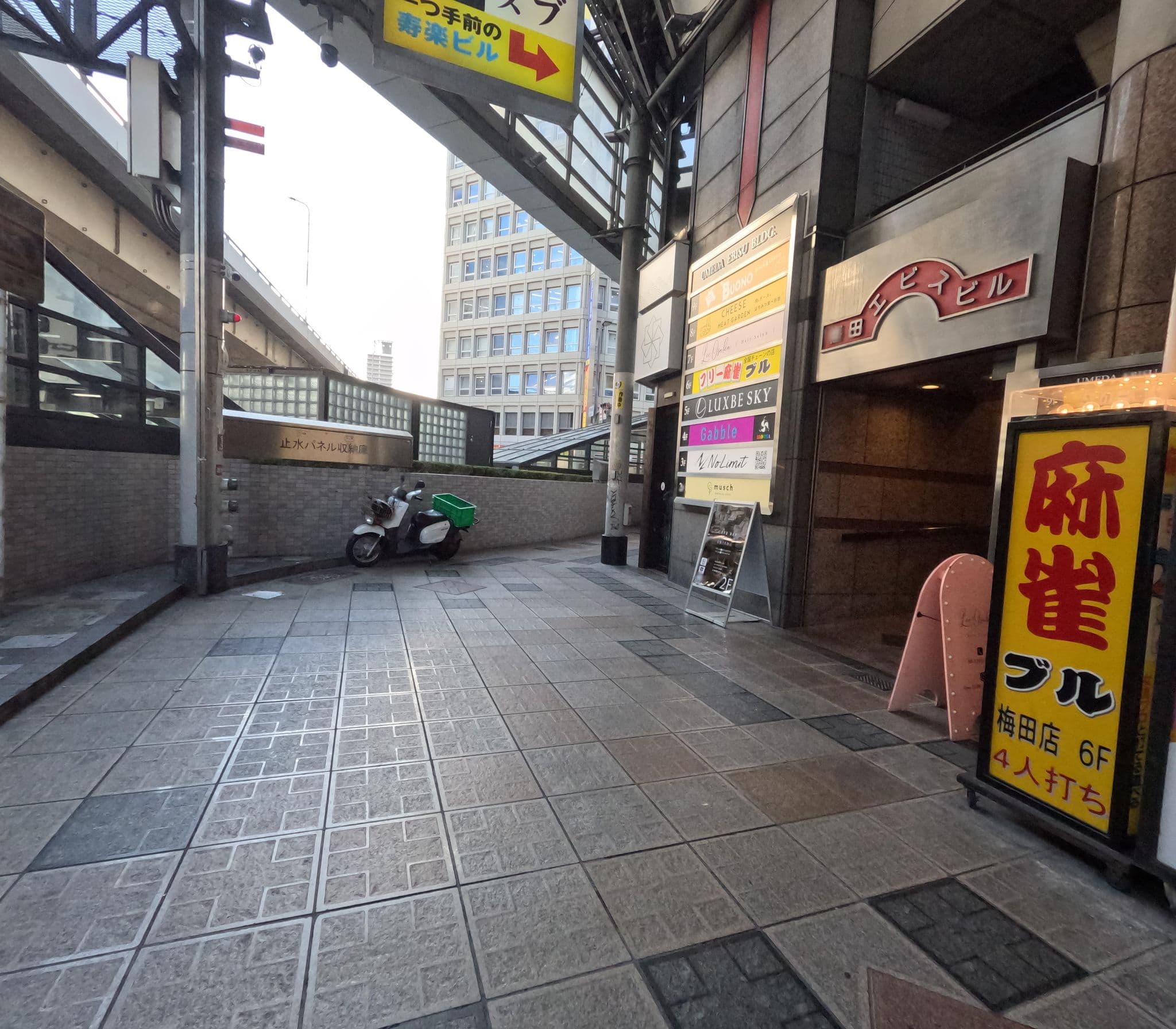 Street view near ホテル ドンクール 大阪梅田, Umeda — © okadatsuneo (CC BY-SA · Mapillary)