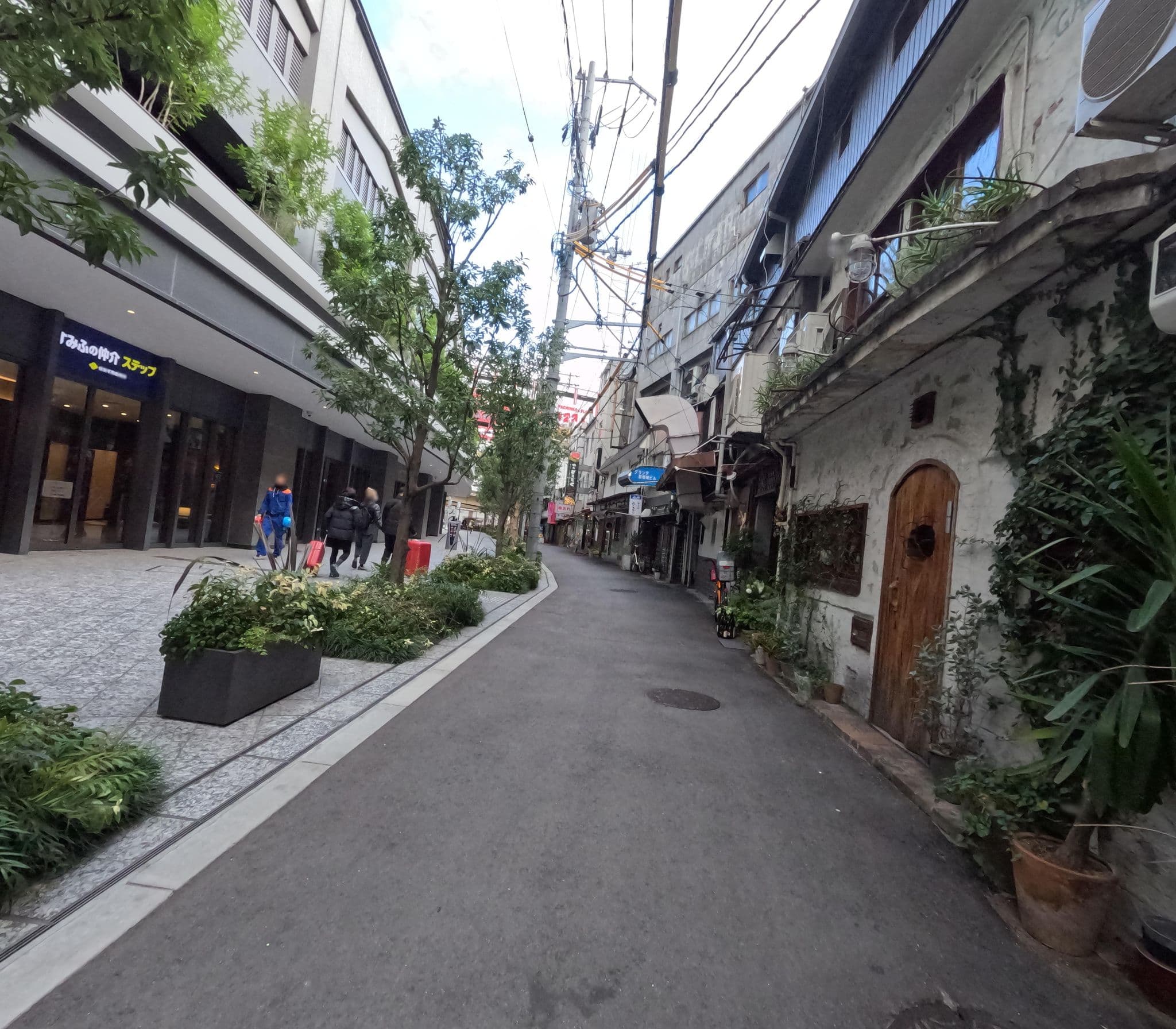 Street view near ホテルドンルクール, Umeda — © okadatsuneo (CC BY-SA · Mapillary)