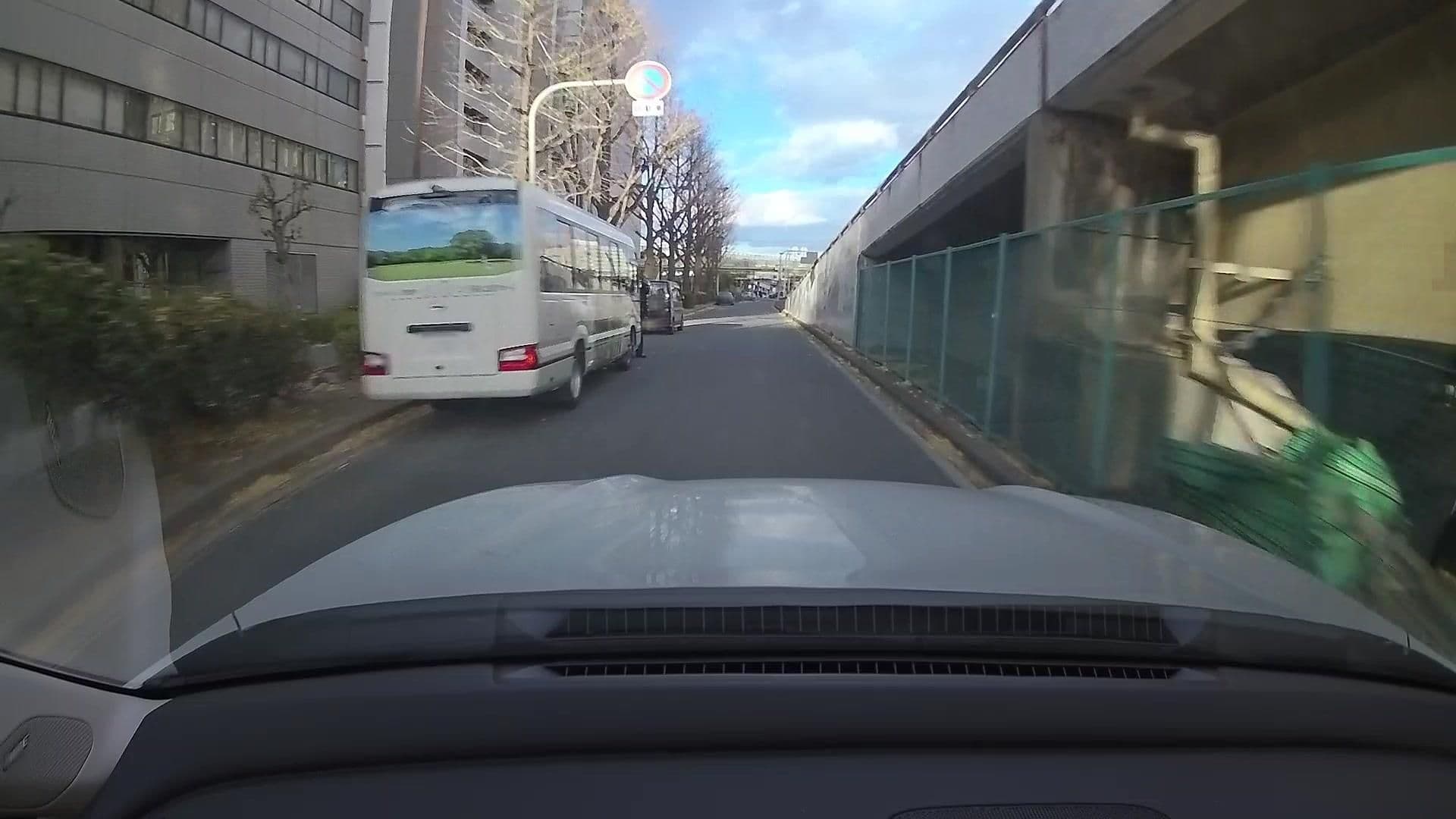 Street view near 新大阪ワシントンホテルプラザ, Umeda — © osapon (CC BY-SA · Mapillary)