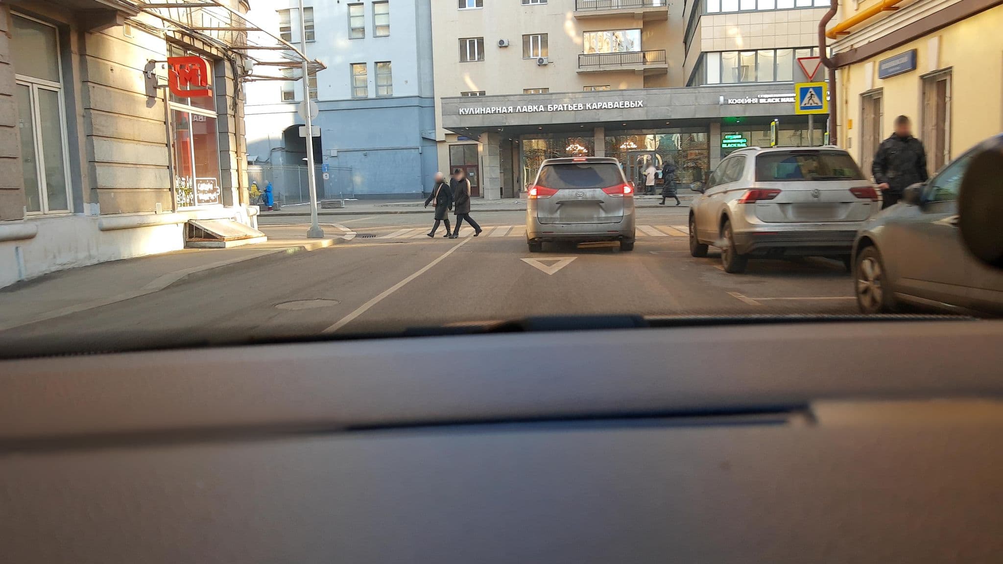 Street view near ComeInn, Zamoskvorech’ye — © phoneuploader (CC BY-SA · Mapillary)