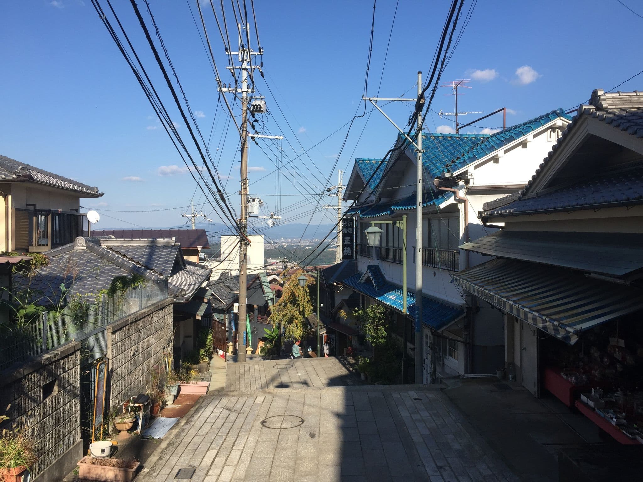 Street view near 料理旅館 三徳, Ikoma — © orimekko (CC BY-SA · Mapillary)