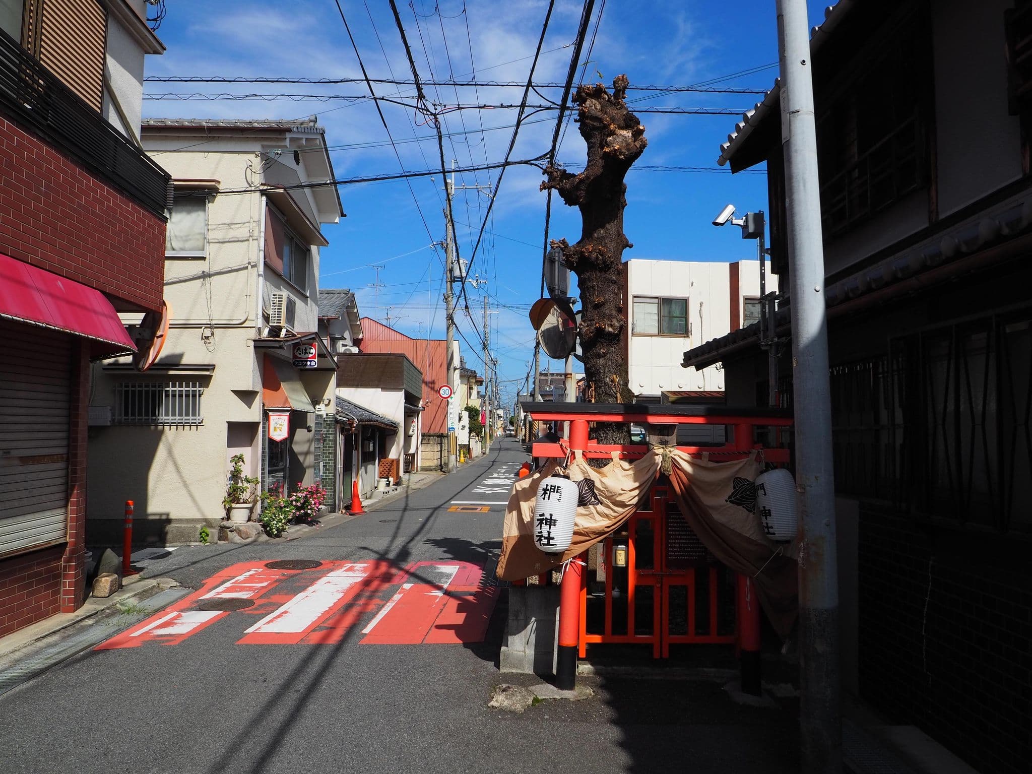 Street view near 旅館今井, Nara-shi — © okadatsuneo (CC BY-SA · Mapillary)