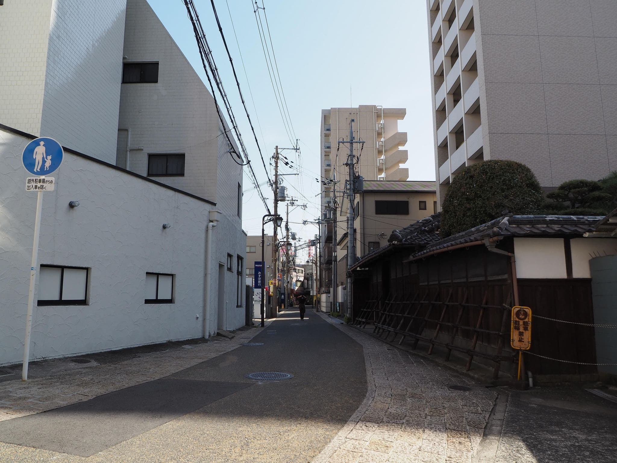 Street view near ホテル グランブルー, Hirakata — © okadatsuneo (CC BY-SA · Mapillary)