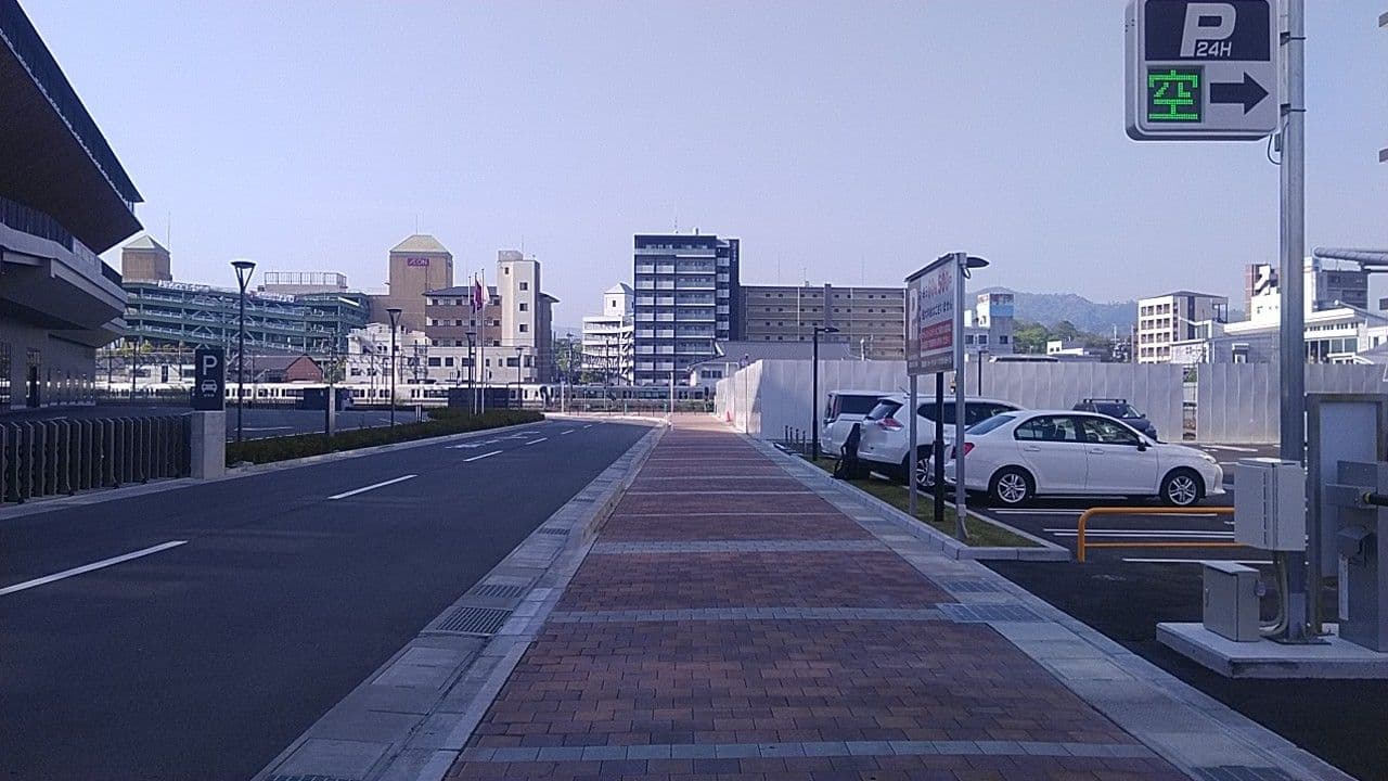 Street view near サンロイヤルホテル 亀岡駅前, Kameoka — © kojiroucircle (CC BY-SA · Mapillary)