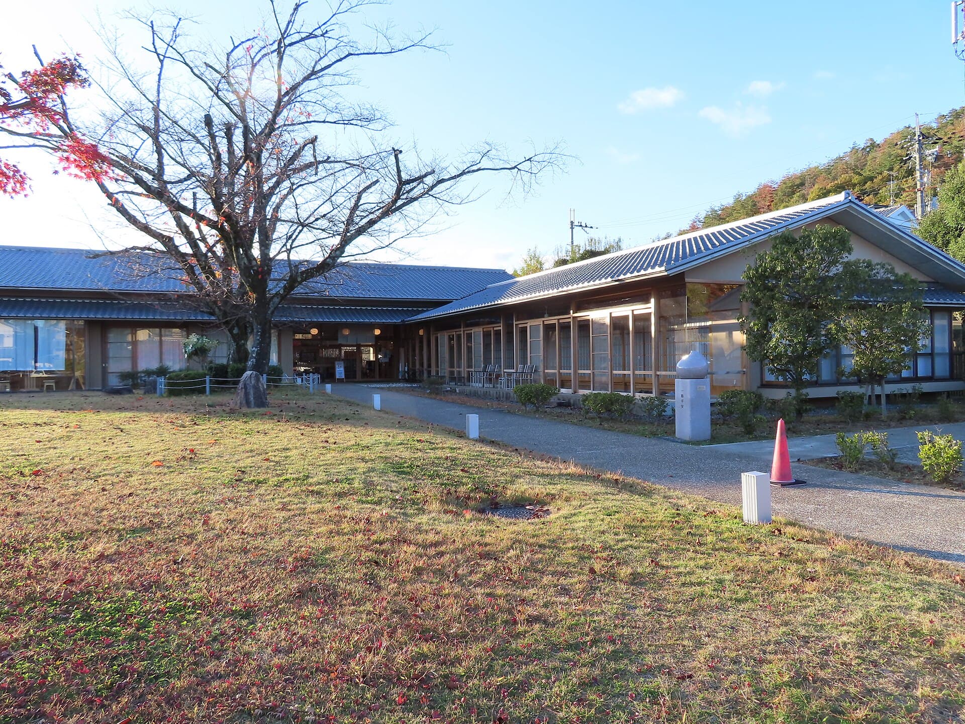 京都市宇多野ユースホステル (utano youth hostel) (via Wikimedia Commons, CC BY-SA 4.0)