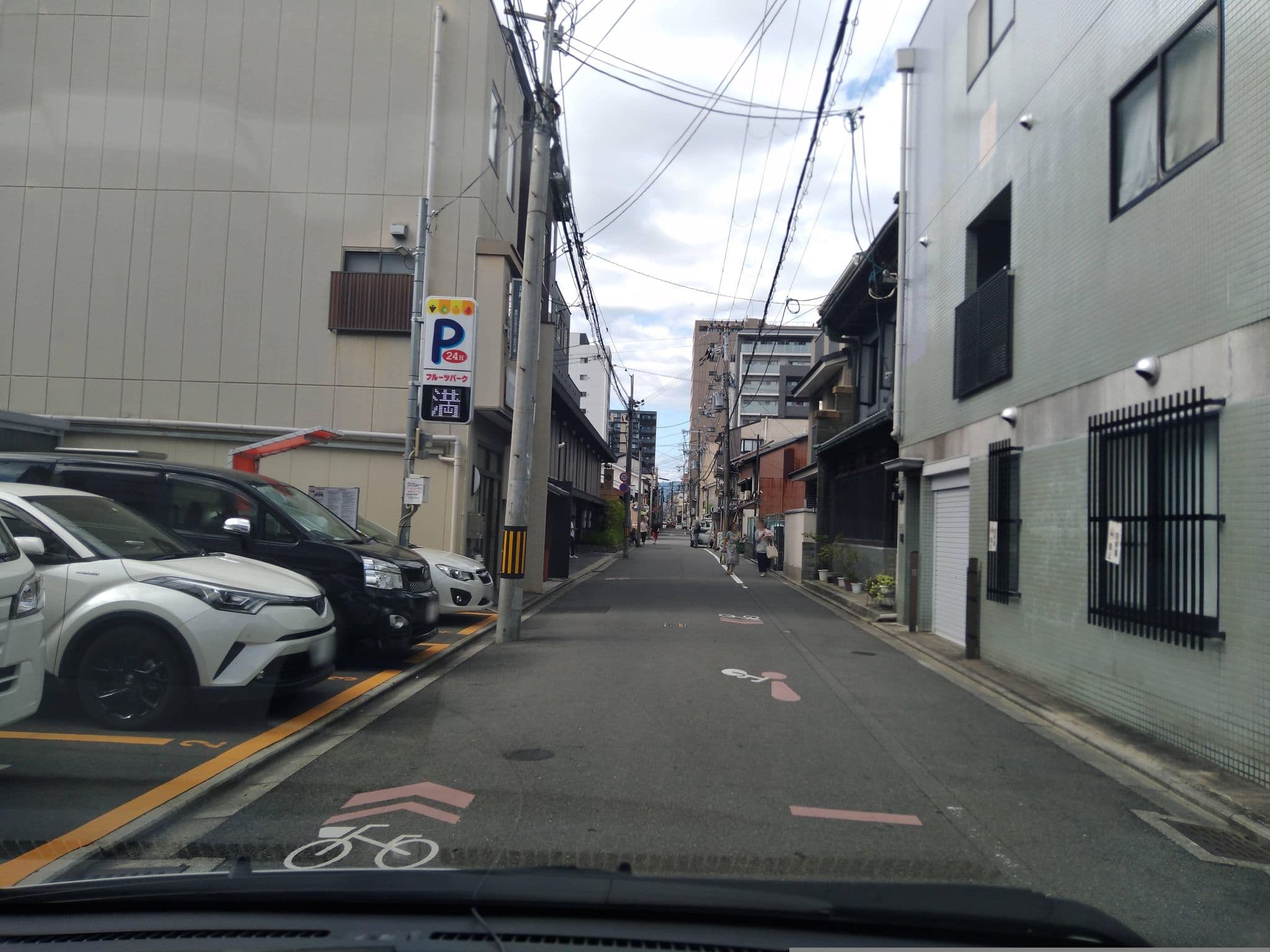 Street view near 鈴 六条町家 (rinn rokujo machiya), Kyoto — © yasunari (CC BY-SA · Mapillary)