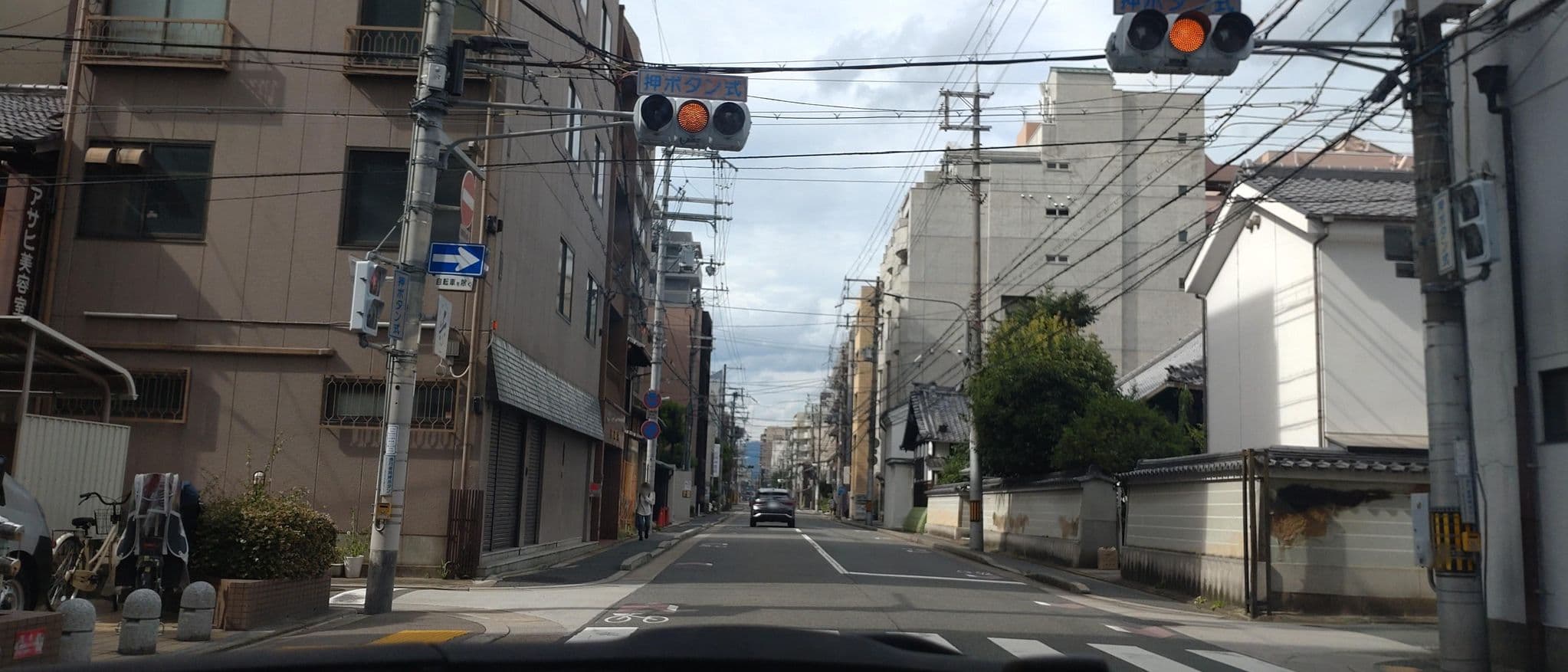 Street view near ゲストハウス八幡(Guesthouse YAHATA), Kyoto — © TNishida (CC BY-SA · Mapillary)