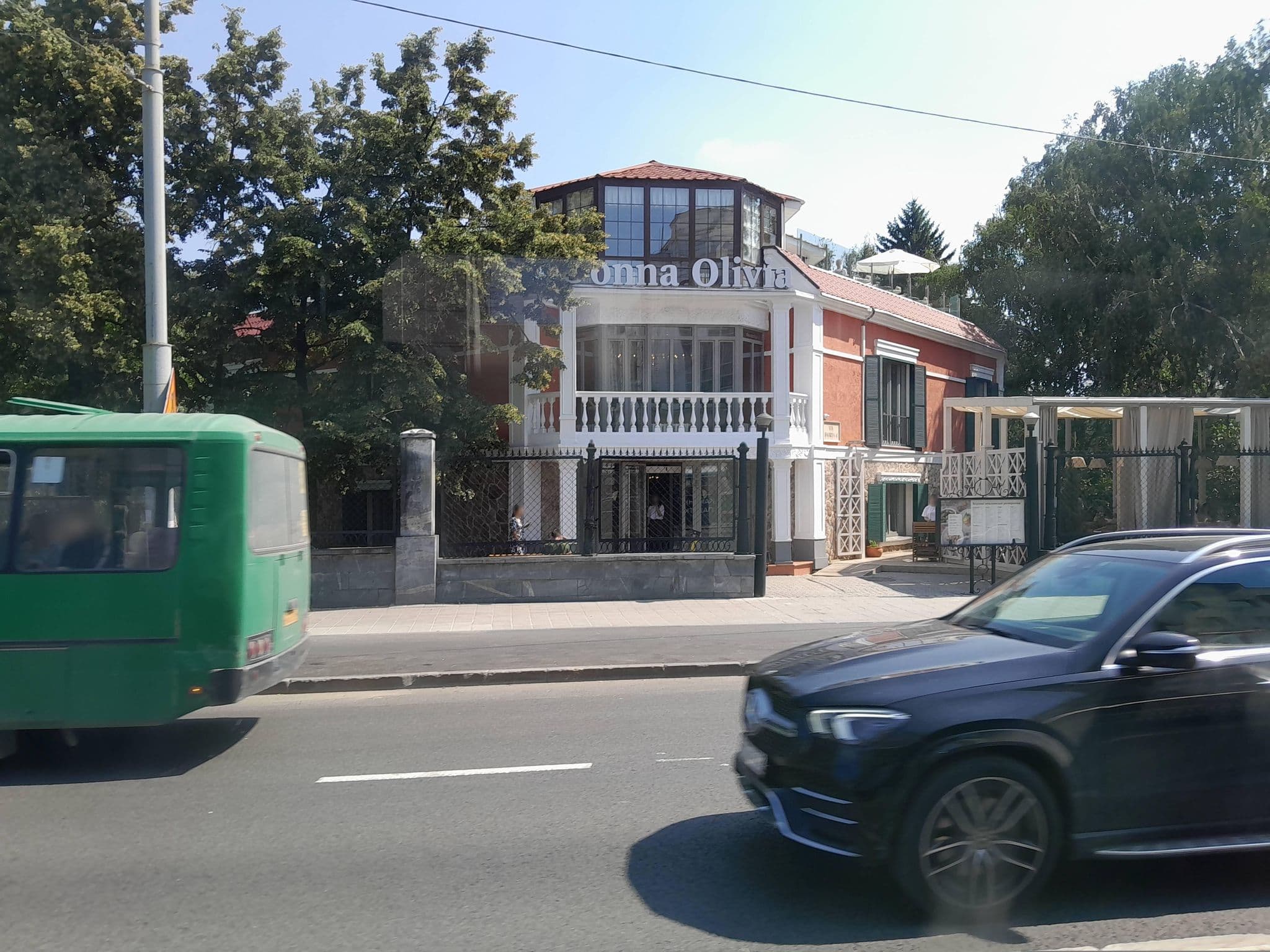 Street view near Renomme, Yekaterinburg — © trolleway (CC BY-SA · Mapillary)