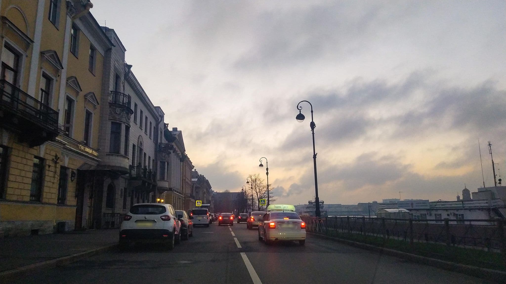 Street view near Guten Morgen, Admiralteisky — © ser9ei999 (CC BY-SA · Mapillary)