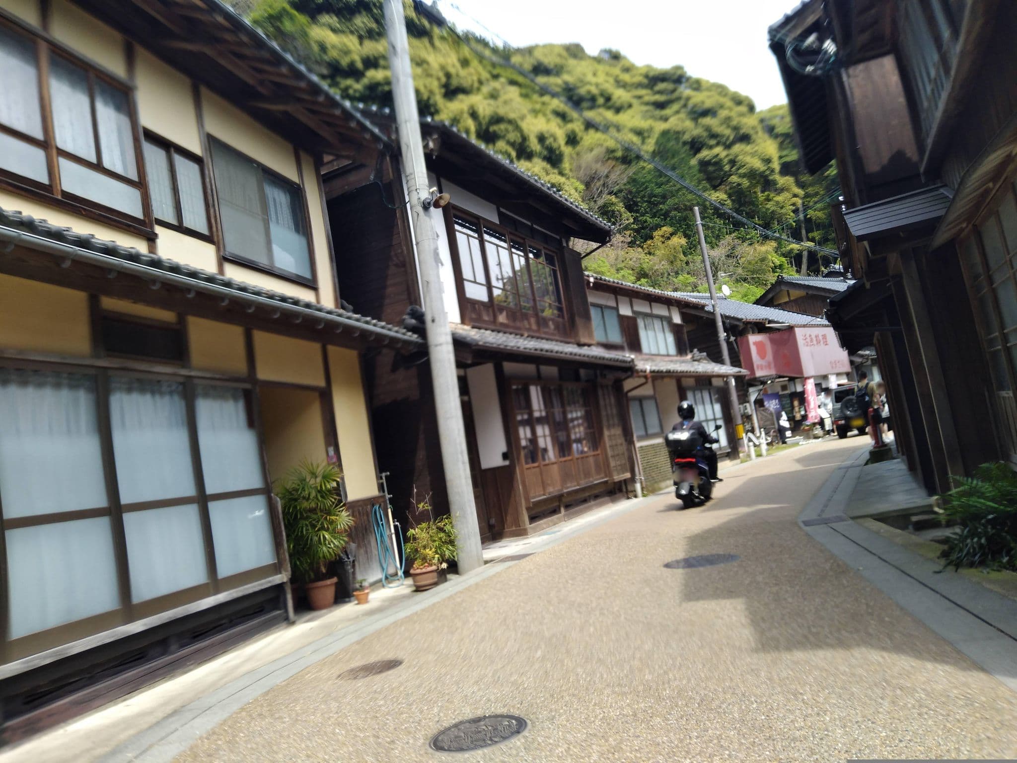 Street view near 伊根の舟屋 香雅, Kameshima — © yasunari (CC BY-SA · Mapillary)