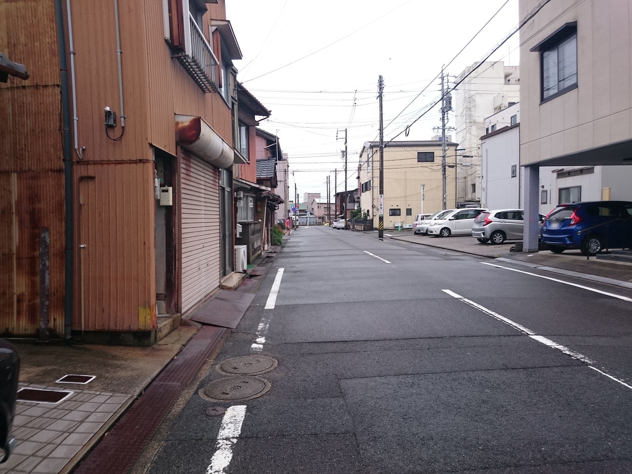 Street view near 旅館 千葉館, Yokkaichi — © yaritsusozai (CC BY-SA · Mapillary)
