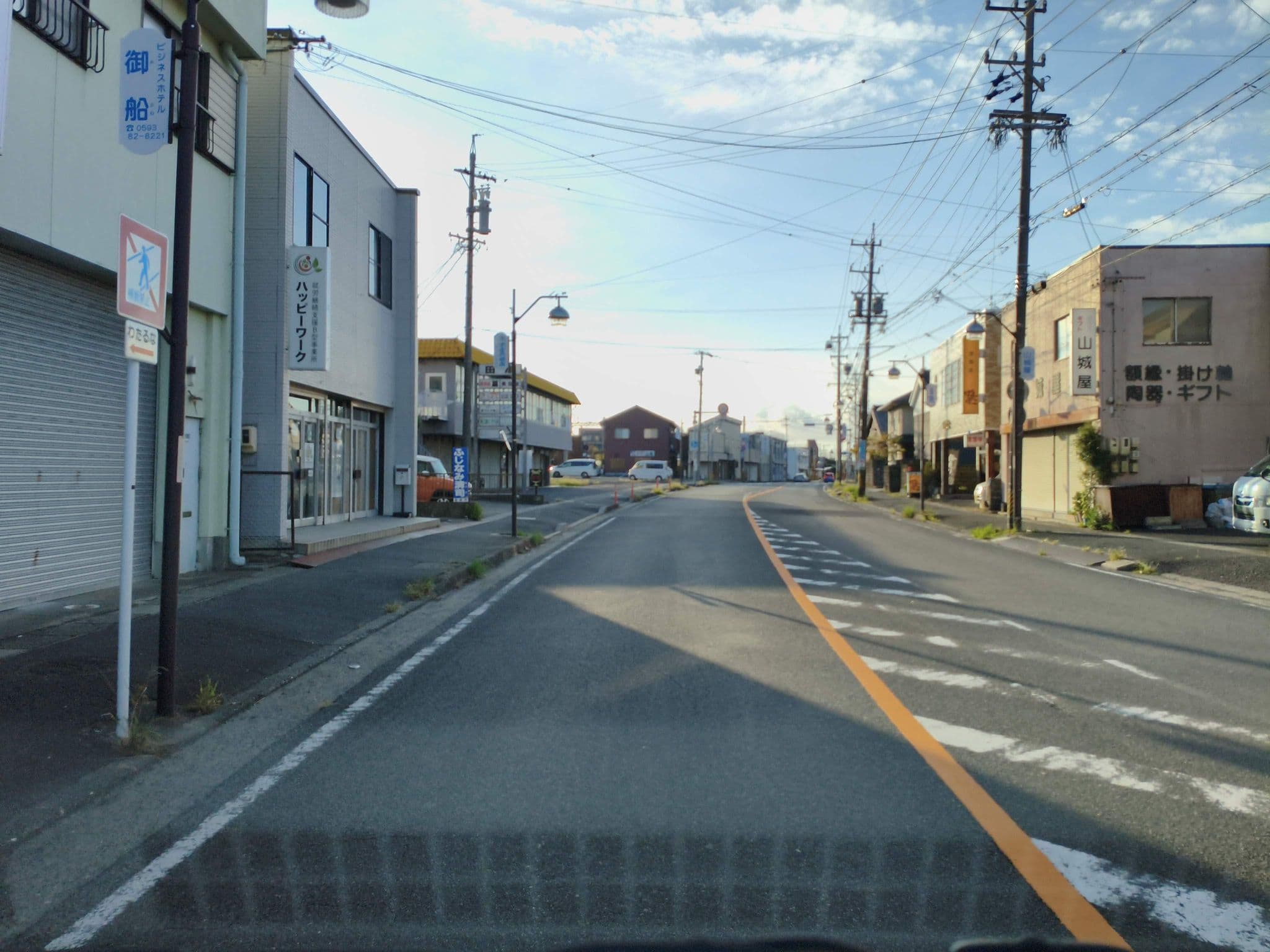 Street view near Sana Hotel 鈴鹿, Suzuka — © parond (CC BY-SA · Mapillary)