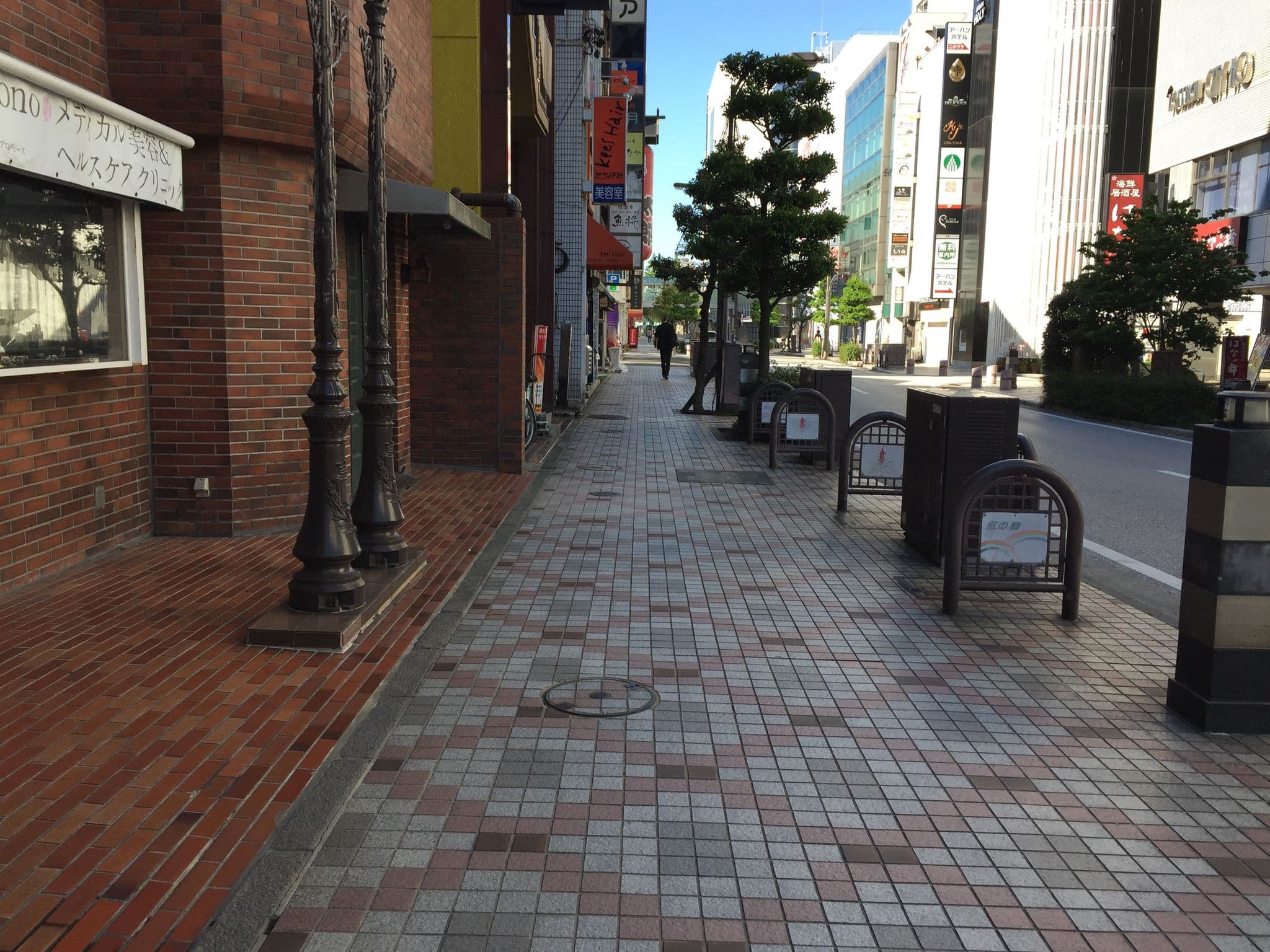 Street view near 四日市シティホテル, Yokkaichi — © yaritsusozai (CC BY-SA · Mapillary)