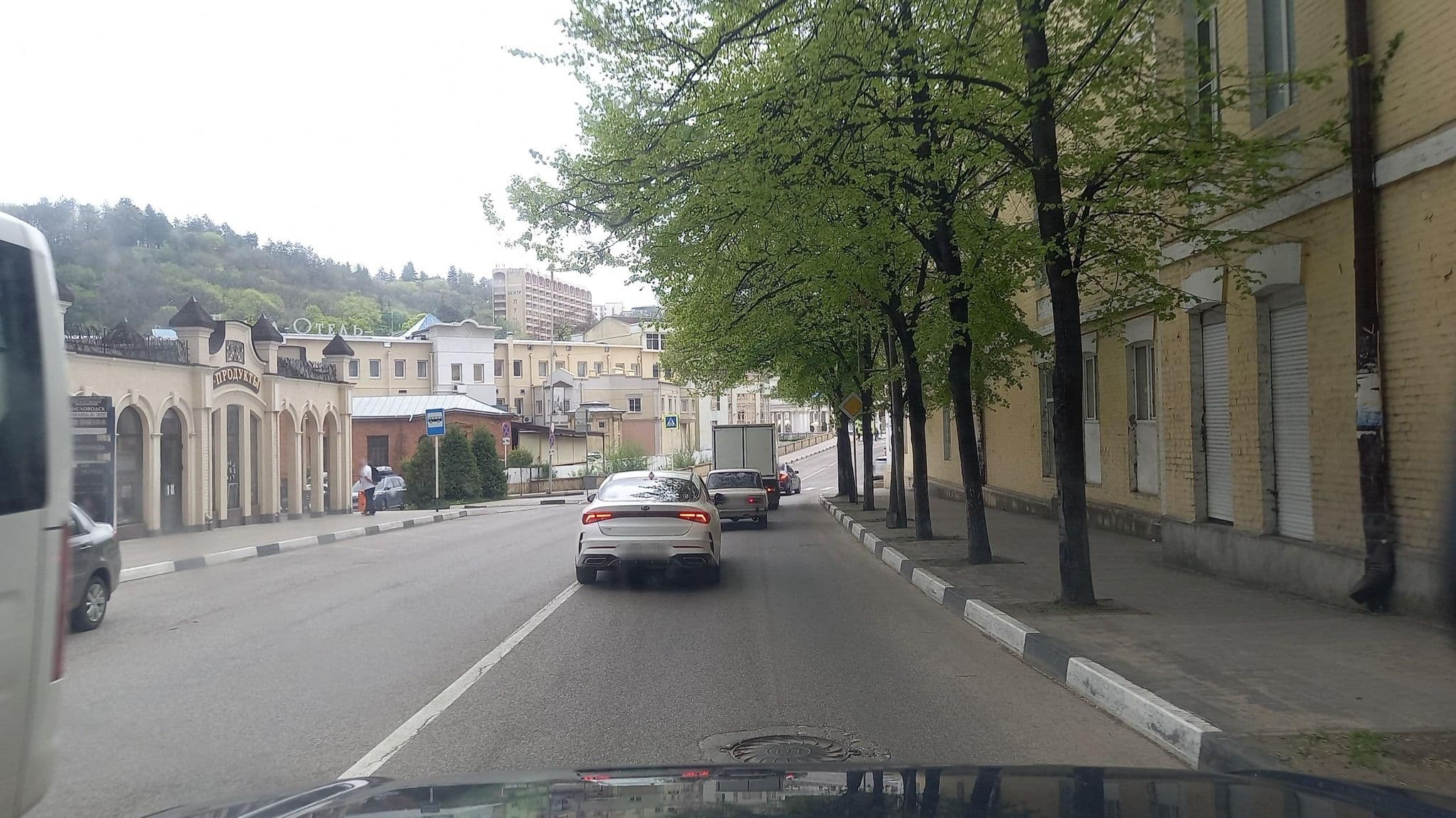 Street view near Park Hotel, Kislovodsk — © azimuth (CC BY-SA · Mapillary)