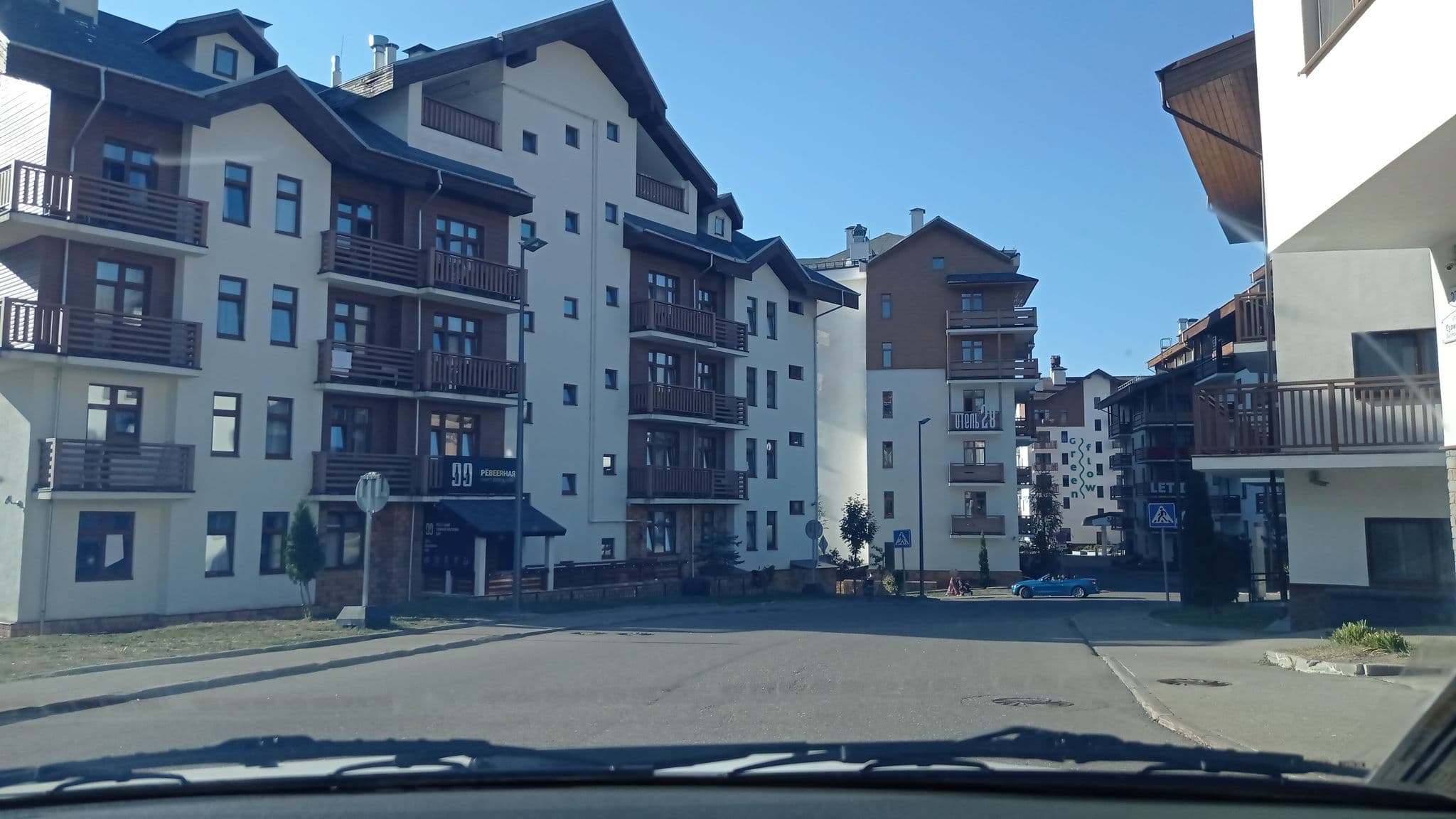 Street view near Корпус 21, Vysokoye — © petunder (CC BY-SA · Mapillary)