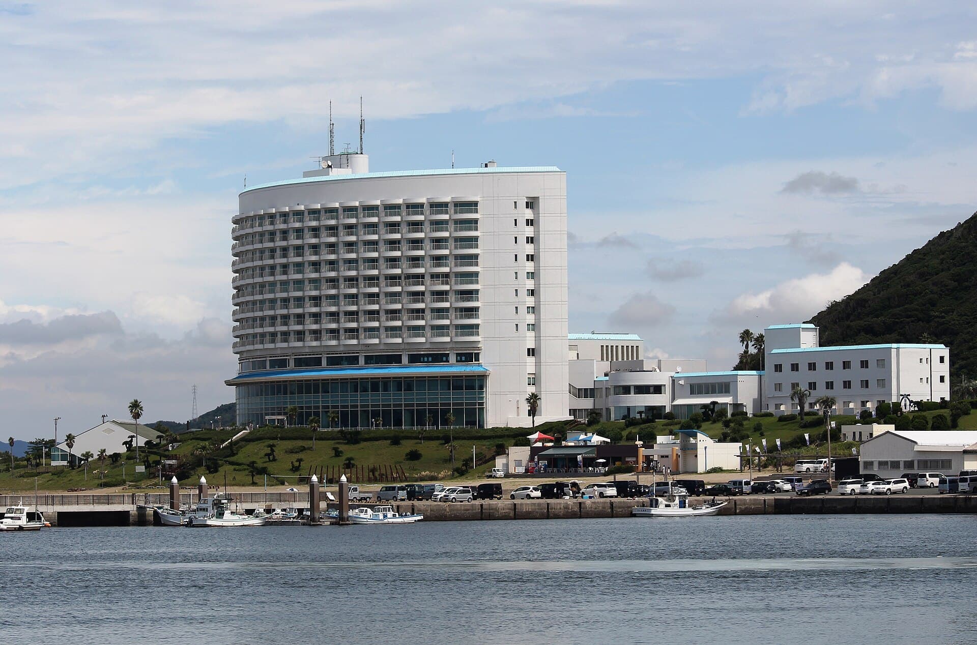 伊良湖シーパーク&スパ (via Wikimedia Commons, CC BY-SA 4.0)