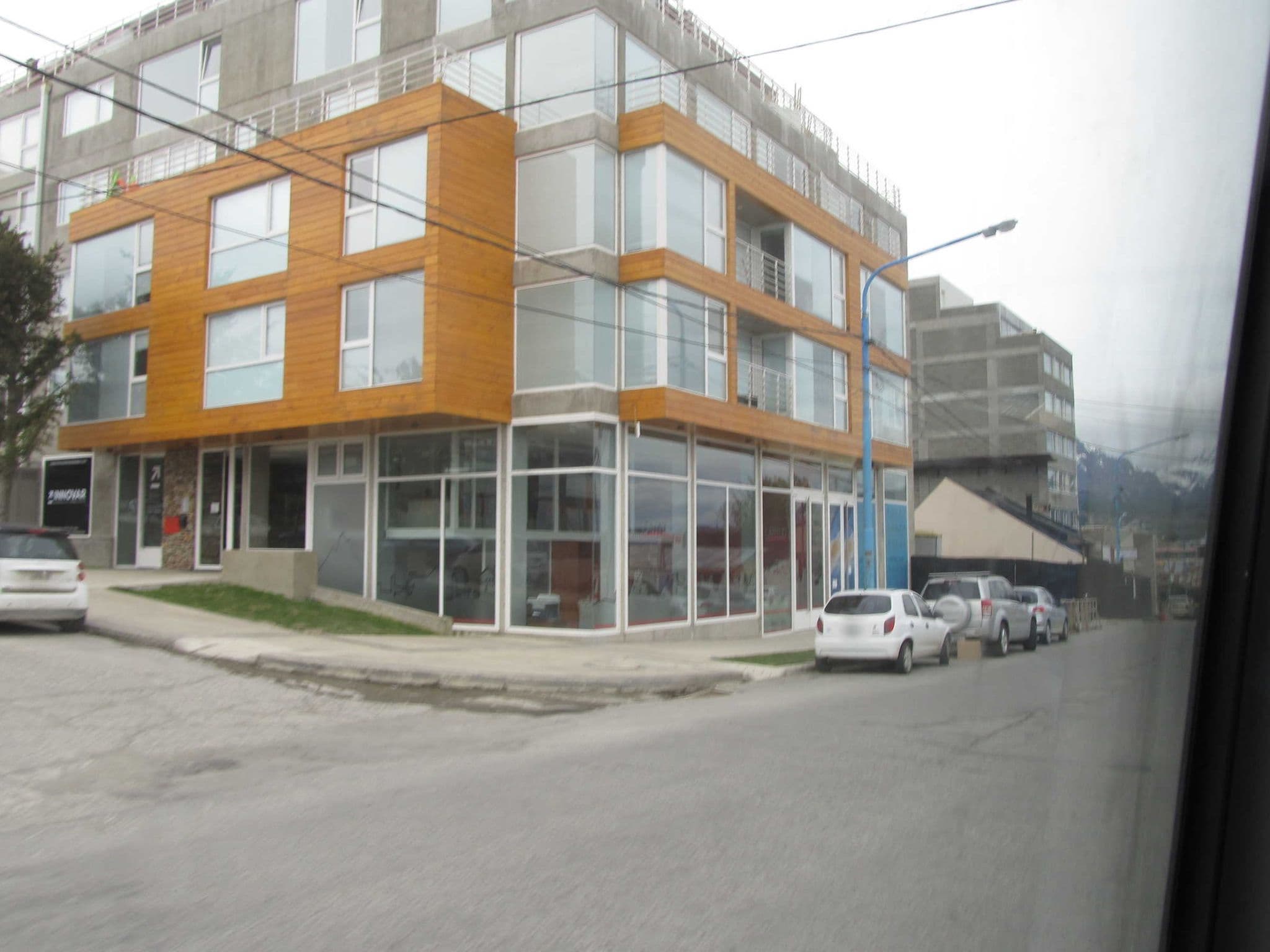 Street view near Pacifico Apartamentos, Ushuaia