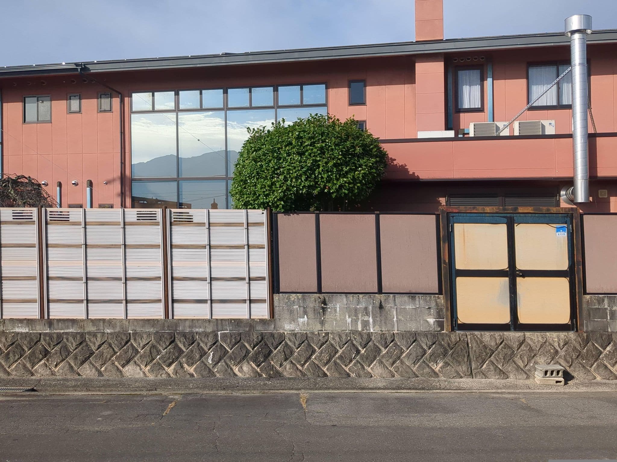 Street view near 本館陣屋, Komagane — © mitz (CC BY-SA · Mapillary)