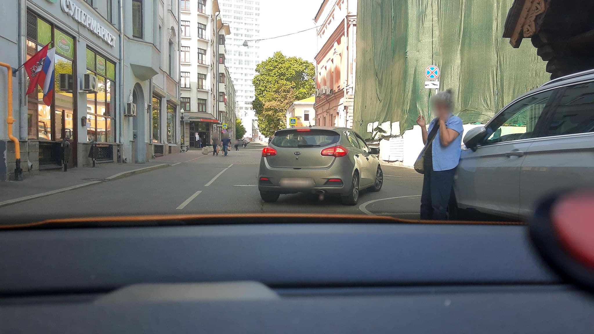 Street view near Арбат 25, Moscow — © phoneuploader (CC BY-SA · Mapillary)