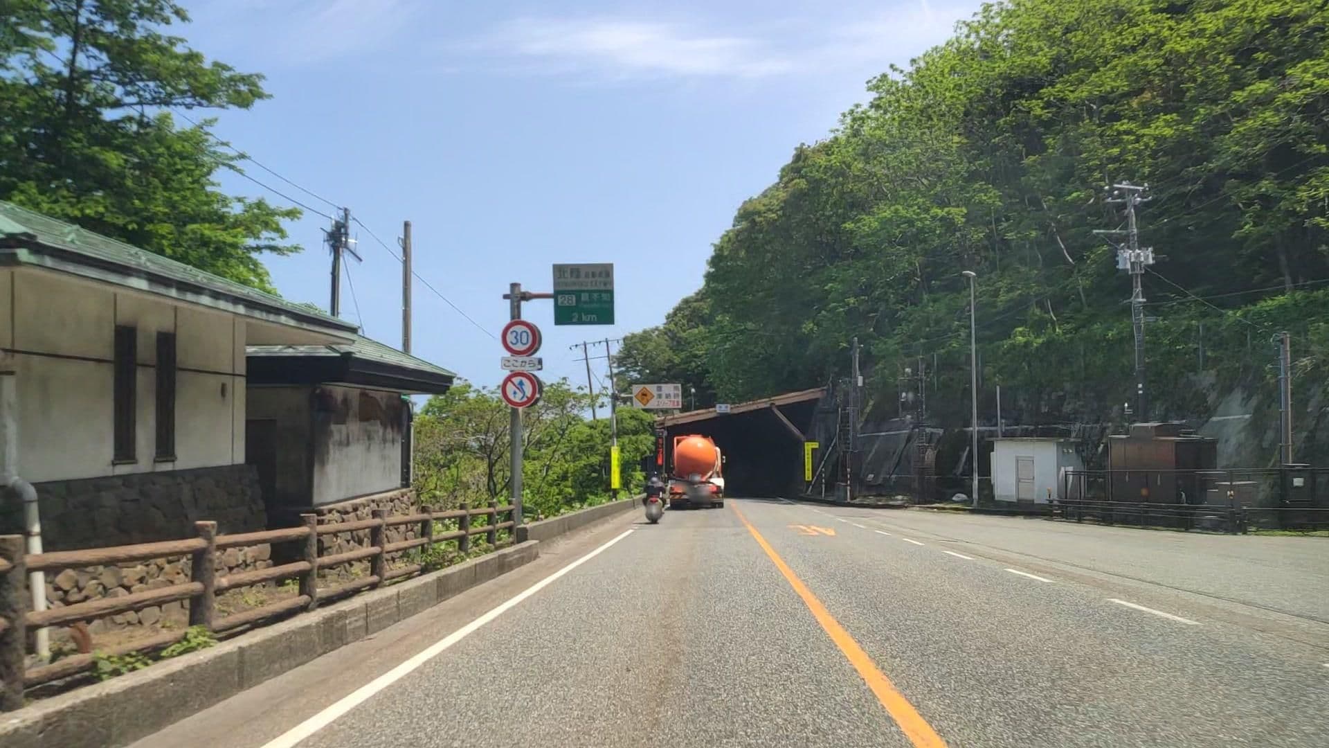 Street view near 親不知観光ホテル, Itoigawa — © drivephotograph (CC BY-SA · Mapillary)