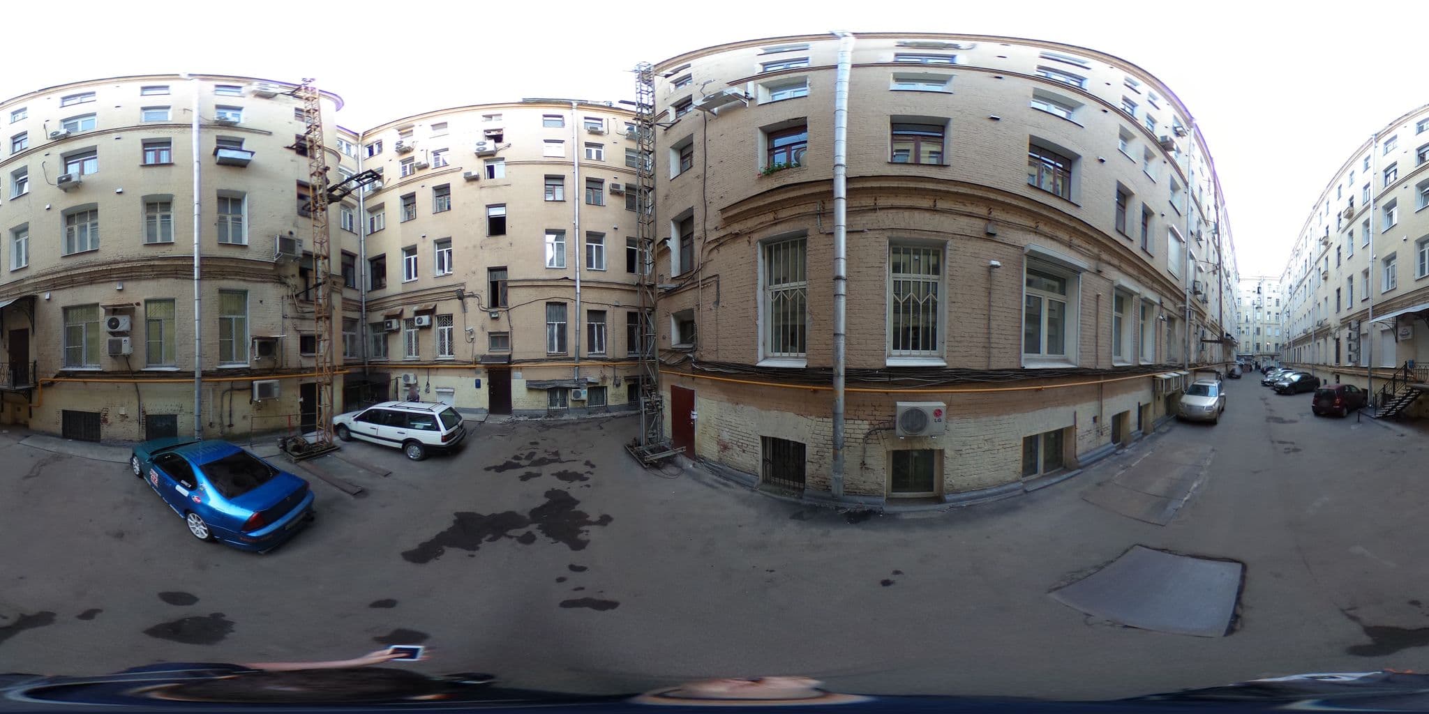 Street view near Mansilion, Moscow — © trolleway (CC BY-SA · Mapillary)