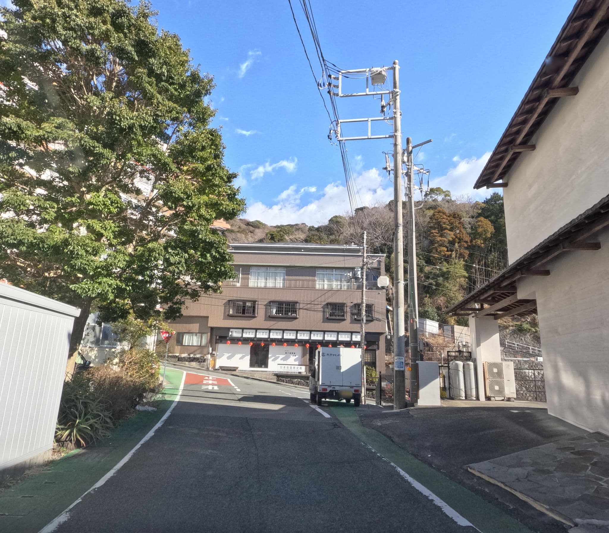 Street view near 玉翠館, Inatori — © rsnaru (CC BY-SA · Mapillary)