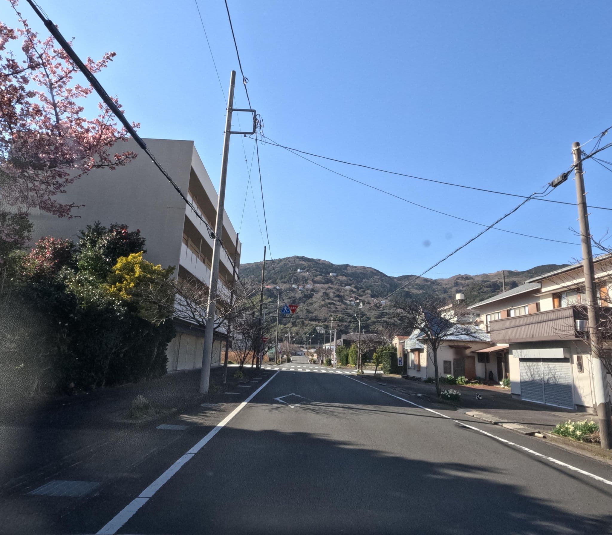 Street view near 片瀬温泉民宿浜っ子, Inatori — © rsnaru (CC BY-SA · Mapillary)