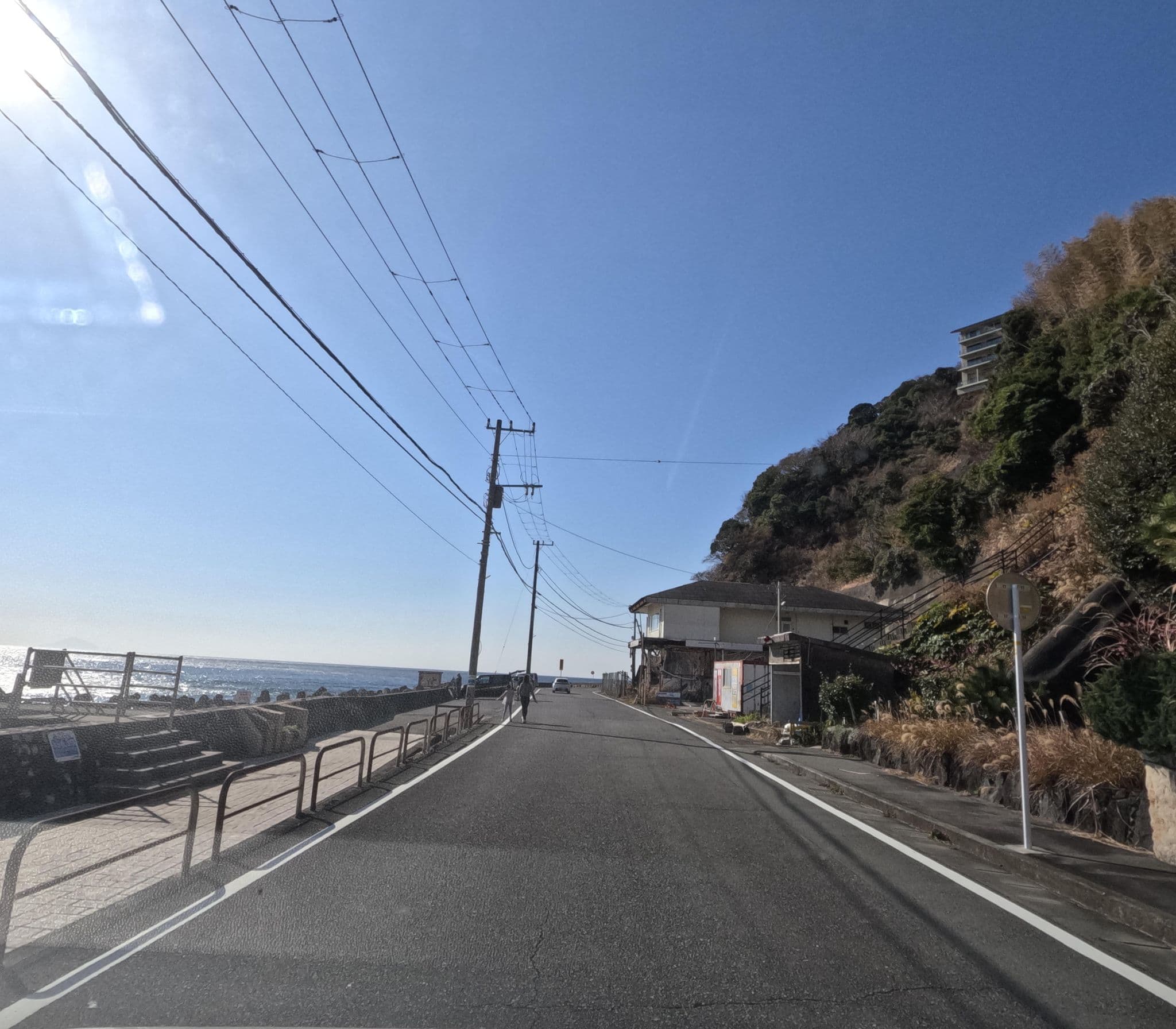 Street view near 伊豆大島を正面に臨む 眺望絶佳の宿熱川館, Inatori — © rsnaru (CC BY-SA · Mapillary)