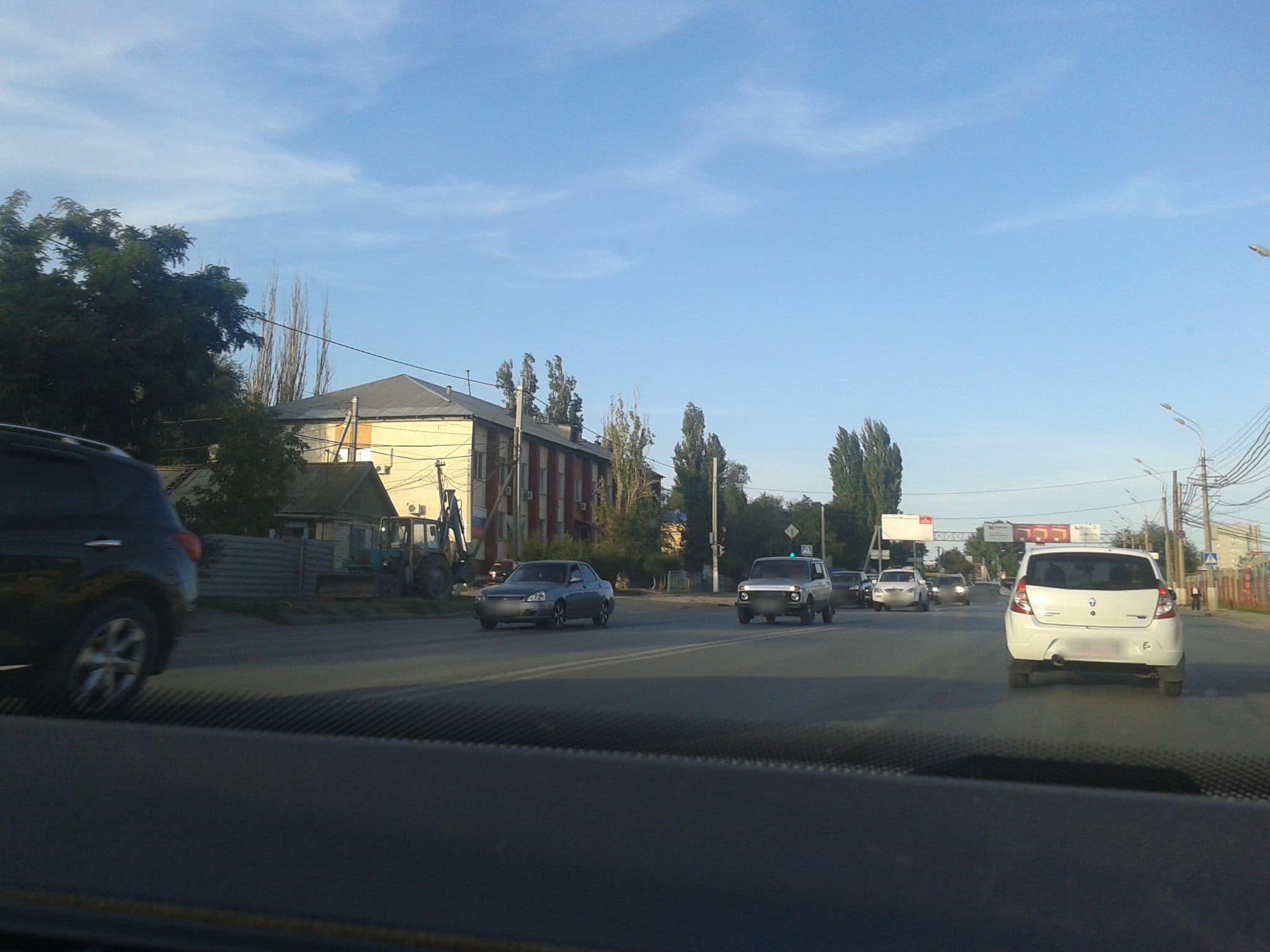 Street view near ИП Аратюнян А.Г. Parallel (мини-гостиница), Volgograd — © b108 (CC BY-SA · Mapillary)