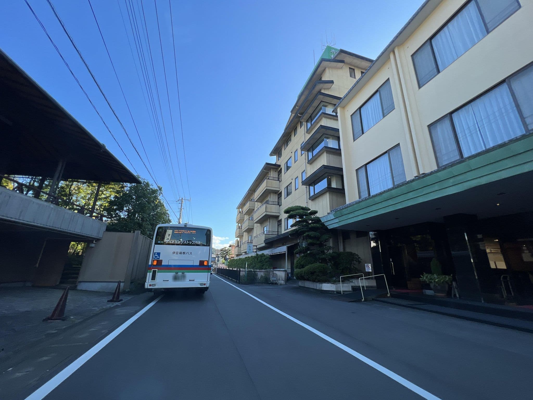 Street view near ホテルサンバレー伊豆長岡 本館, Izunokuni — © kojiroucircle (CC BY-SA · Mapillary)