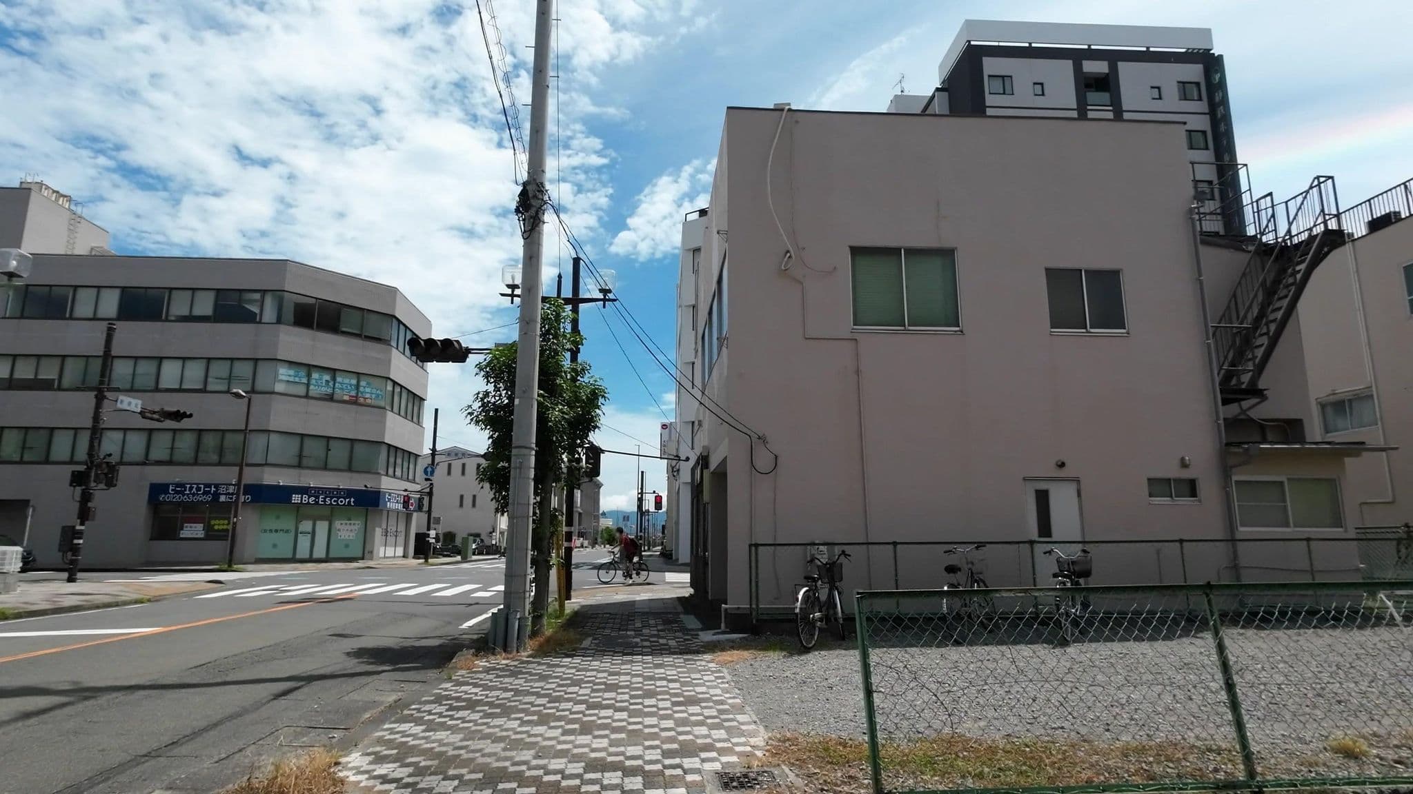 Street view near 静鉄ホテルプレジオ沼津, Numazu — © drivephotograph (CC BY-SA · Mapillary)