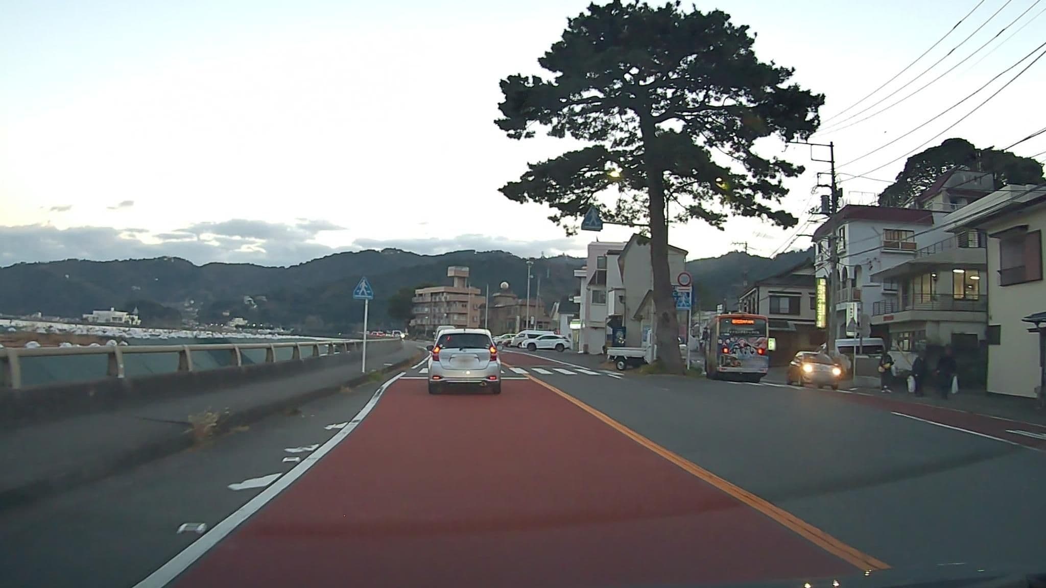 Street view near 潮騒の宿 ふじま, Atami — © mzaki (CC BY-SA · Mapillary)