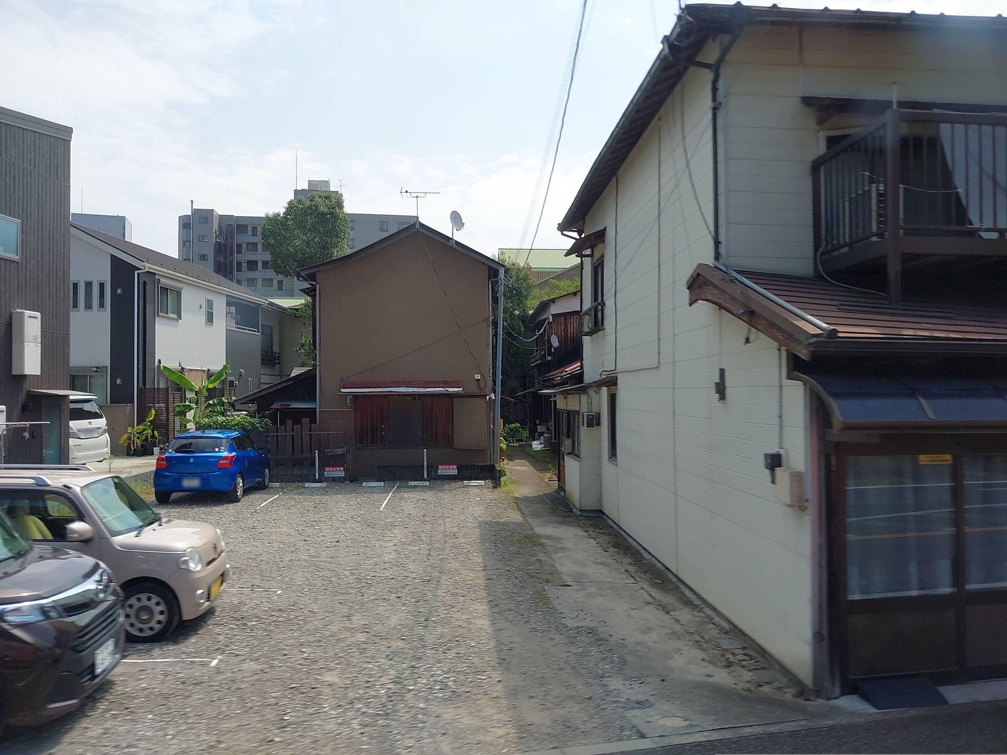 Street view near Jスタイル イン ヨーキーズ, Izunokuni — © ChenJJ (CC BY-SA · Mapillary)
